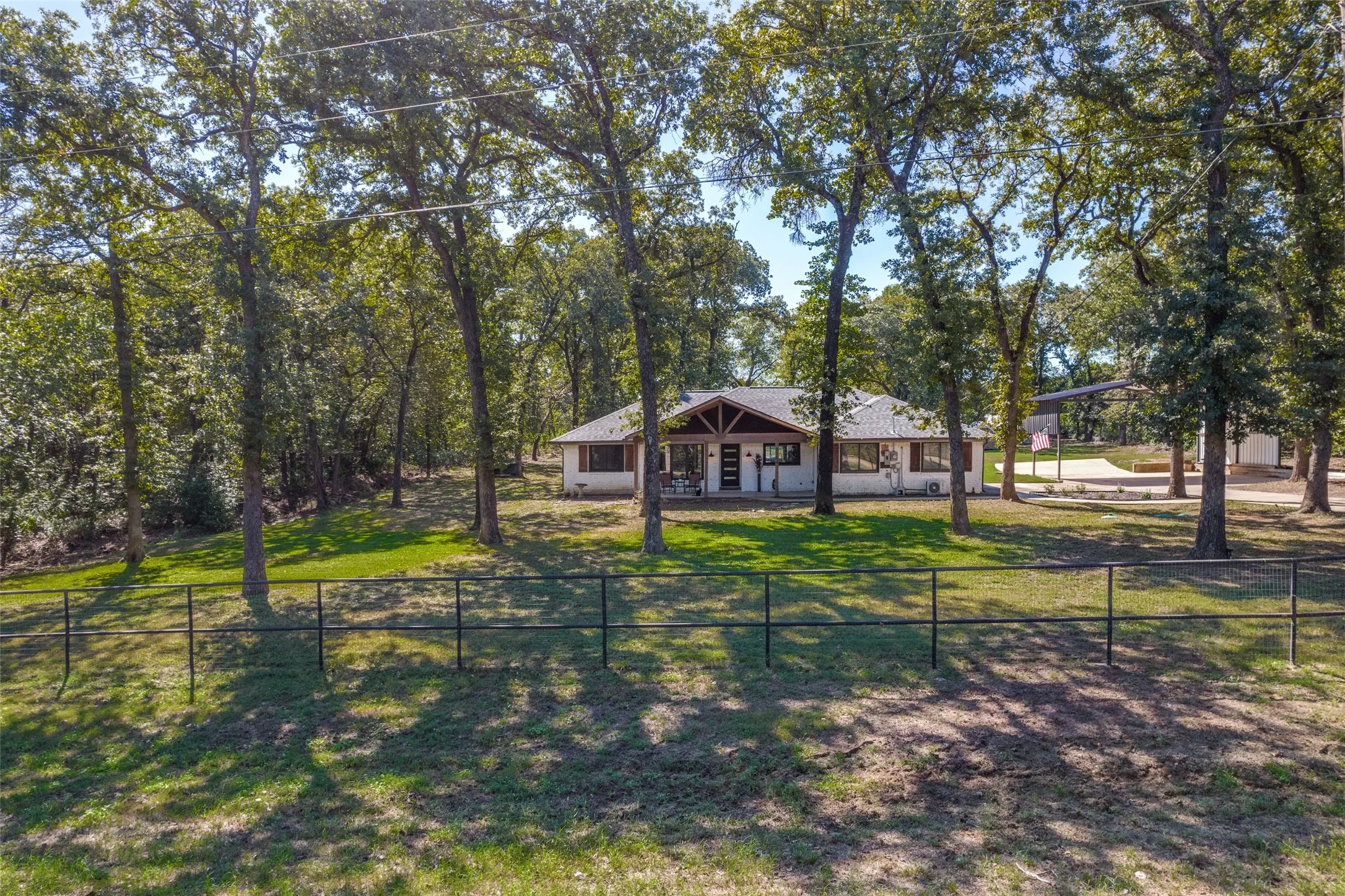 Single Family Residence For Sale in Johnson County , 5704 Pecan Circle, Alvarado, Texas 76009, 4 Bedroom, 3 Bathroom, Garage spaces, 1,921 Sqft, built in 1982, mls#21403211, Real Estate Agent in Alvarado, Homes For Sale in Johnson county, Homes For Sale in Alvarado, Realtor in Alvarado Texas, Real Estate Brokerage Independent Realty Texas, Luminita Cordes Realtor