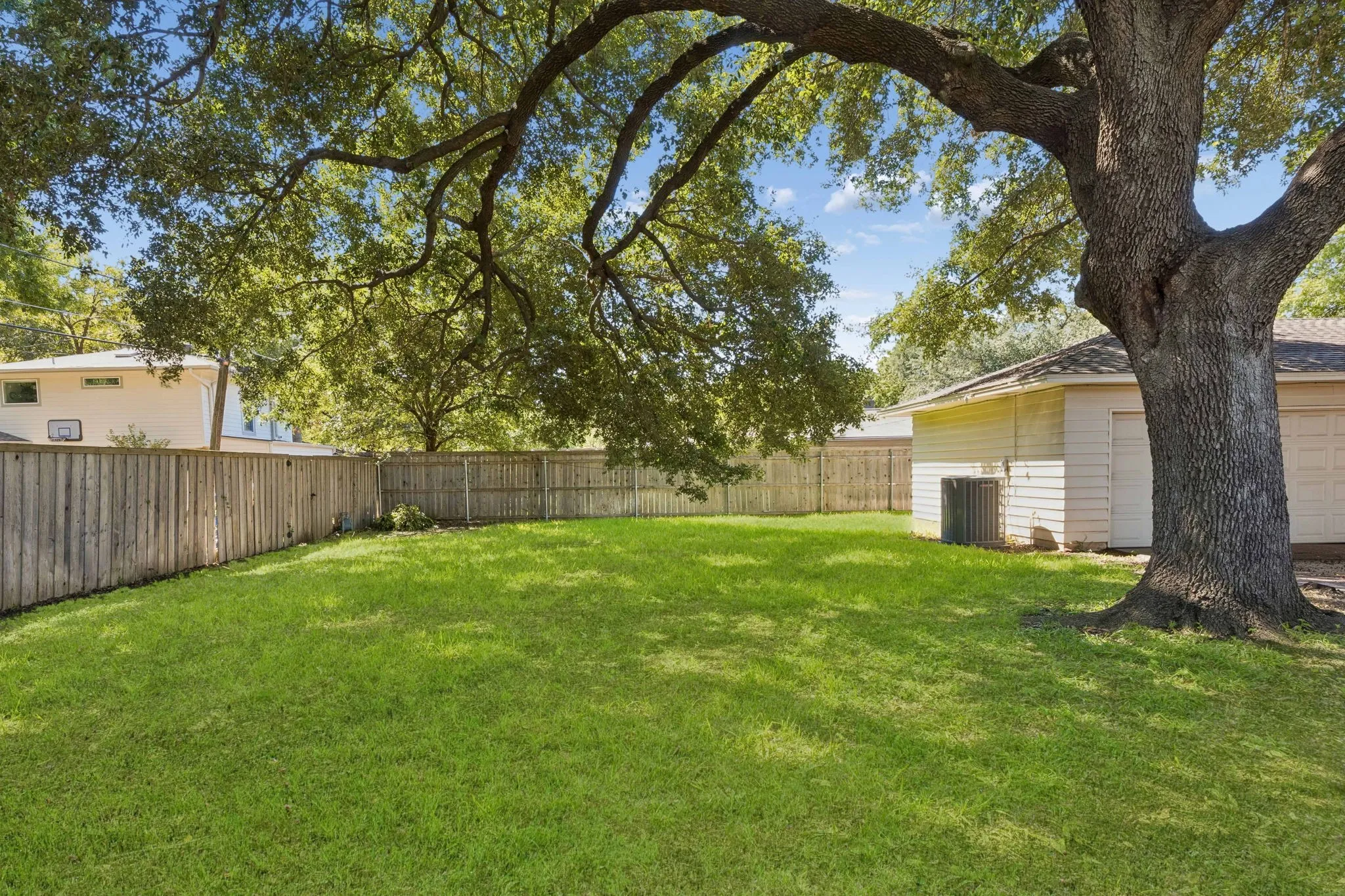 Single Family Residence For Sale in Dallas County , 7066 Arboreal Drive, Dallas, Texas 75231, 4 Bedroom, 3 Bathroom, 2 Garage spaces, 2,137 Sqft, built in 1961, mls#21395051, Real Estate Agent in Dallas, Homes For Sale in Dallas county, Homes For Sale in Dallas, Realtor in Dallas Texas, Real Estate Brokerage Independent Realty Texas, Luminita Cordes Realtor