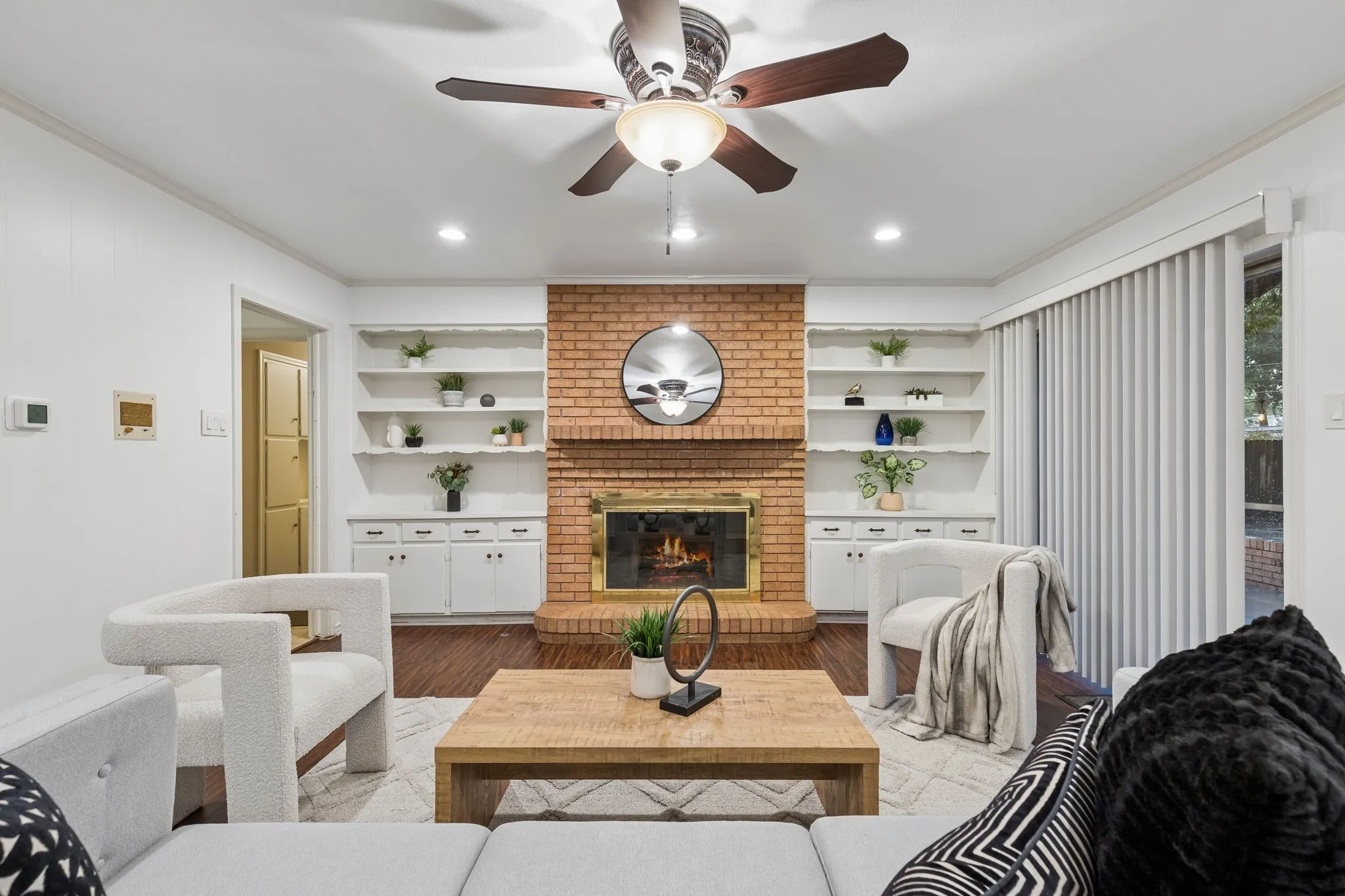 Single Family Residence For Sale in Dallas County , 7066 Arboreal Drive, Dallas, Texas 75231, 4 Bedroom, 3 Bathroom, 2 Garage spaces, 2,137 Sqft, built in 1961, mls#21395051, Real Estate Agent in Dallas, Homes For Sale in Dallas county, Homes For Sale in Dallas, Realtor in Dallas Texas, Real Estate Brokerage Independent Realty Texas, Luminita Cordes Realtor