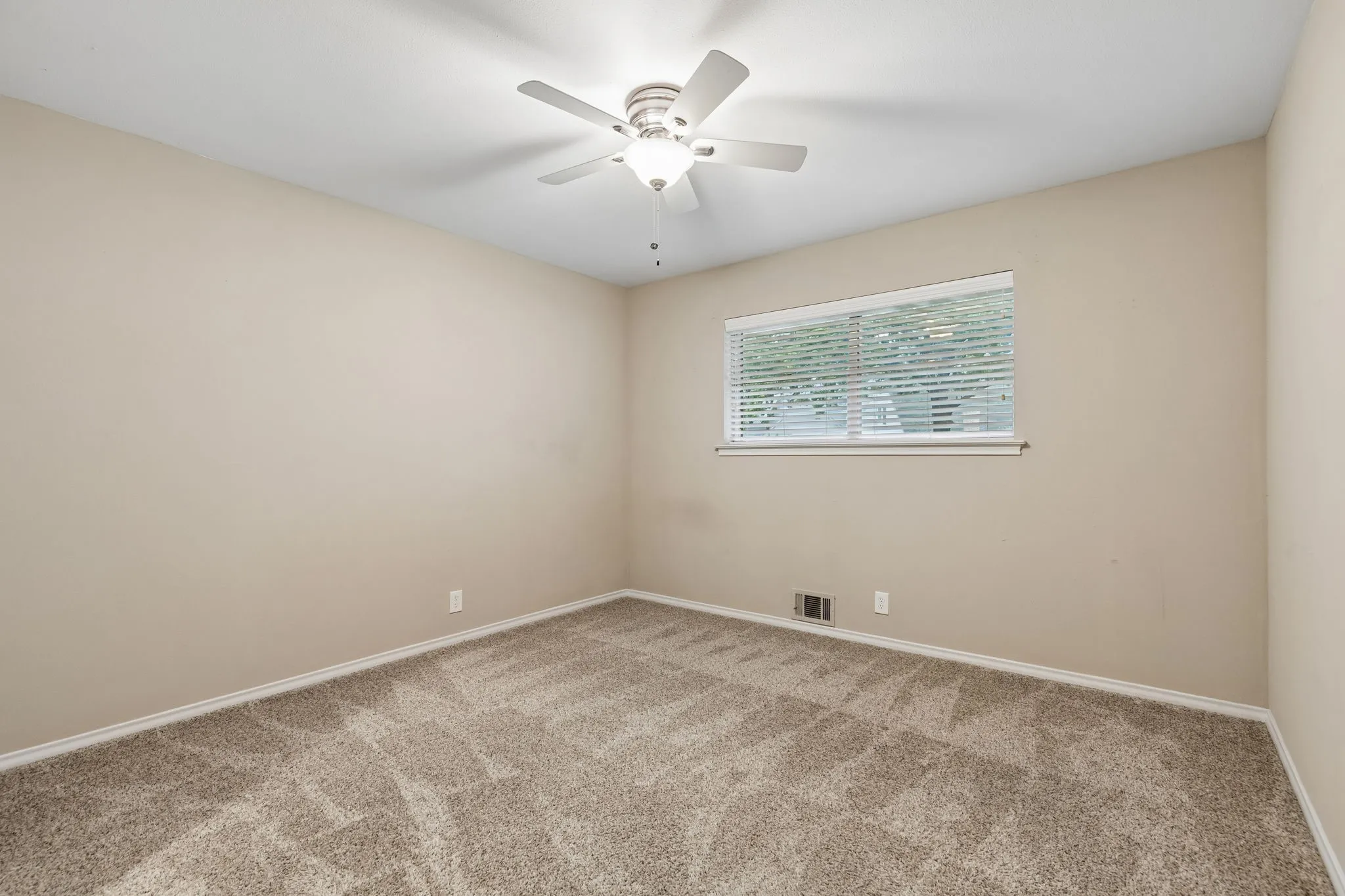 Single Family Residence For Sale in Dallas County , 7066 Arboreal Drive, Dallas, Texas 75231, 4 Bedroom, 3 Bathroom, 2 Garage spaces, 2,137 Sqft, built in 1961, mls#21395051, Real Estate Agent in Dallas, Homes For Sale in Dallas county, Homes For Sale in Dallas, Realtor in Dallas Texas, Real Estate Brokerage Independent Realty Texas, Luminita Cordes Realtor