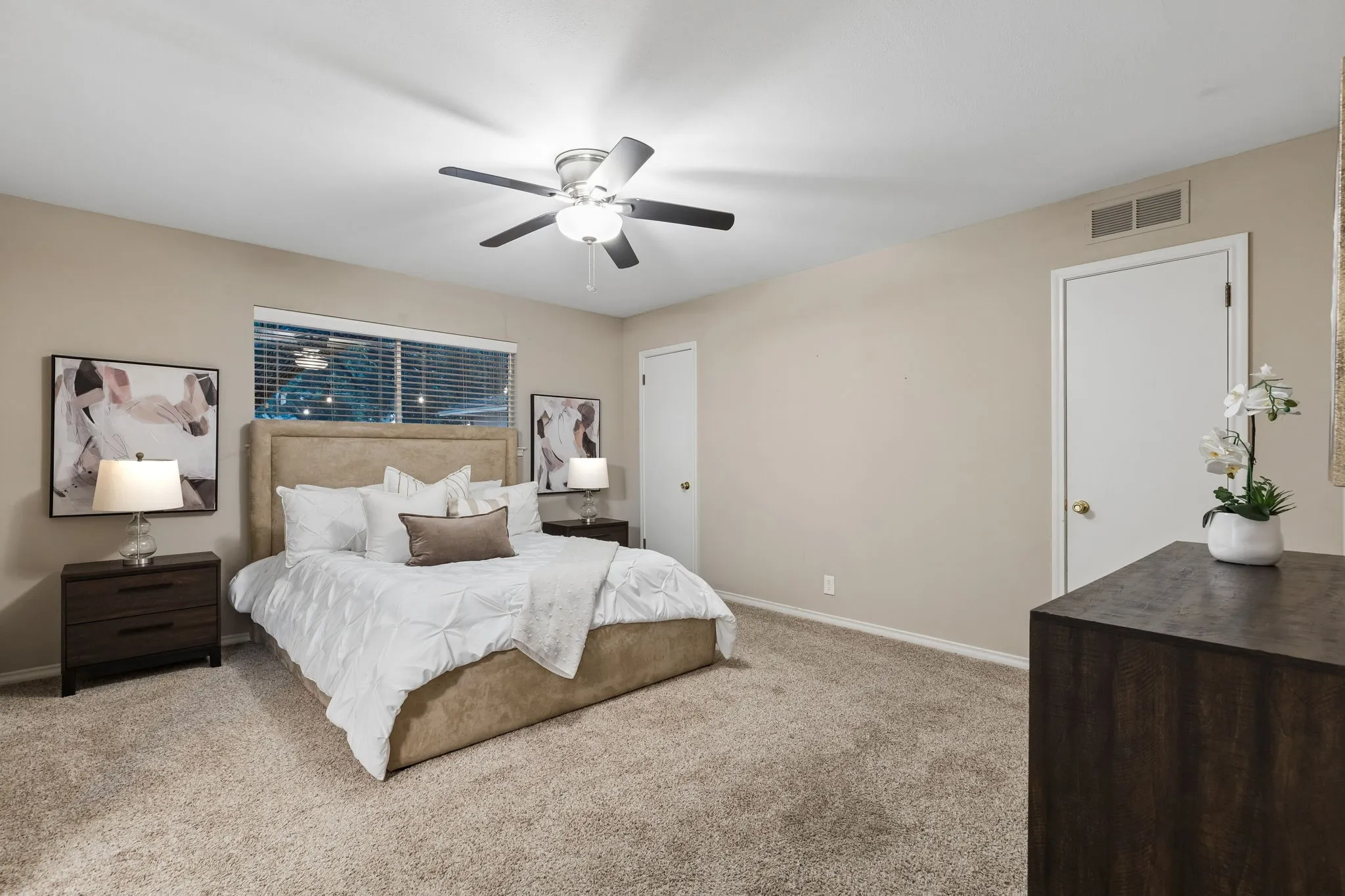 Single Family Residence For Sale in Dallas County , 7066 Arboreal Drive, Dallas, Texas 75231, 4 Bedroom, 3 Bathroom, 2 Garage spaces, 2,137 Sqft, built in 1961, mls#21395051, Real Estate Agent in Dallas, Homes For Sale in Dallas county, Homes For Sale in Dallas, Realtor in Dallas Texas, Real Estate Brokerage Independent Realty Texas, Luminita Cordes Realtor