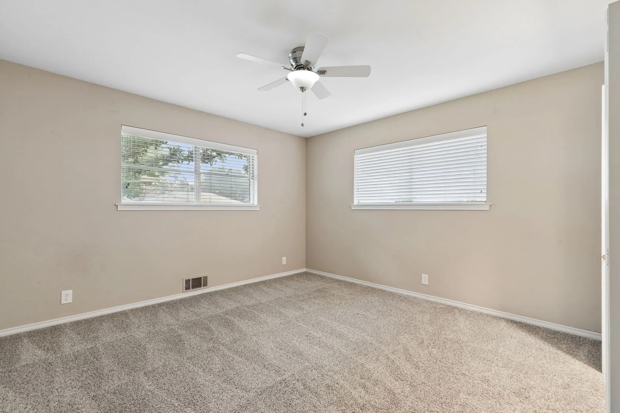 Single Family Residence For Sale in Dallas County , 7066 Arboreal Drive, Dallas, Texas 75231, 4 Bedroom, 3 Bathroom, 2 Garage spaces, 2,137 Sqft, built in 1961, mls#21395051, Real Estate Agent in Dallas, Homes For Sale in Dallas county, Homes For Sale in Dallas, Realtor in Dallas Texas, Real Estate Brokerage Independent Realty Texas, Luminita Cordes Realtor