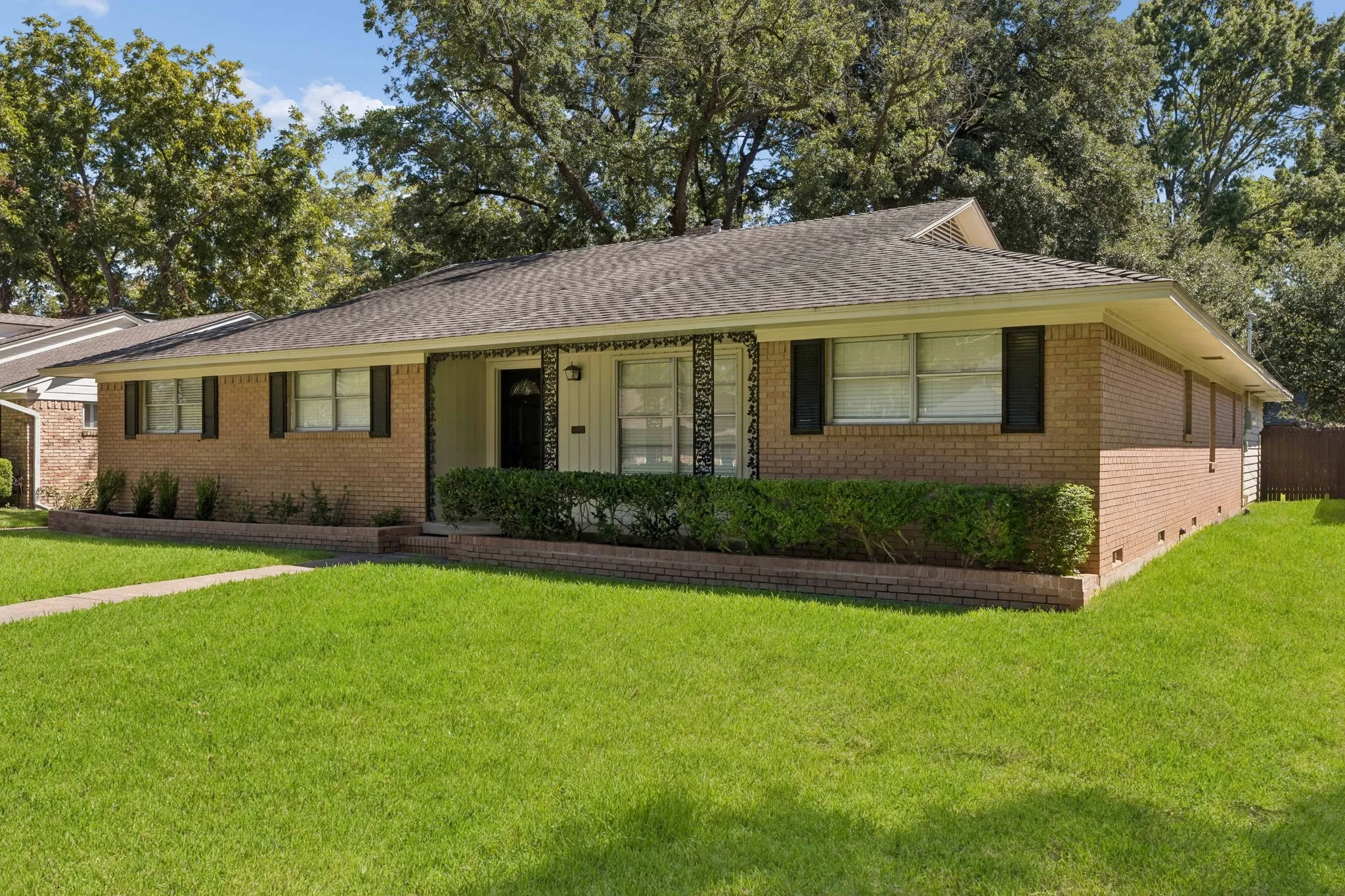 Single Family Residence For Sale in Dallas County , 7066 Arboreal Drive, Dallas, Texas 75231, 4 Bedroom, 3 Bathroom, 2 Garage spaces, 2,137 Sqft, built in 1961, mls#21395051, Real Estate Agent in Dallas, Homes For Sale in Dallas county, Homes For Sale in Dallas, Realtor in Dallas Texas, Real Estate Brokerage Independent Realty Texas, Luminita Cordes Realtor