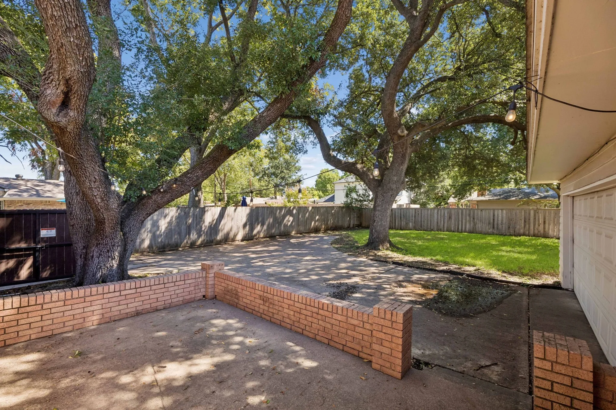 Single Family Residence For Sale in Dallas County , 7066 Arboreal Drive, Dallas, Texas 75231, 4 Bedroom, 3 Bathroom, 2 Garage spaces, 2,137 Sqft, built in 1961, mls#21395051, Real Estate Agent in Dallas, Homes For Sale in Dallas county, Homes For Sale in Dallas, Realtor in Dallas Texas, Real Estate Brokerage Independent Realty Texas, Luminita Cordes Realtor