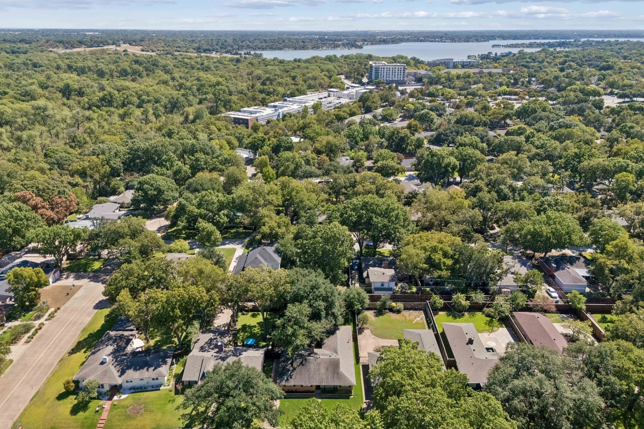 Single Family Residence For Sale in Dallas County , 7066 Arboreal Drive, Dallas, Texas 75231, 4 Bedroom, 3 Bathroom, 2 Garage spaces, 2,137 Sqft, built in 1961, mls#21395051, Real Estate Agent in Dallas, Homes For Sale in Dallas county, Homes For Sale in Dallas, Realtor in Dallas Texas, Real Estate Brokerage Independent Realty Texas, Luminita Cordes Realtor
