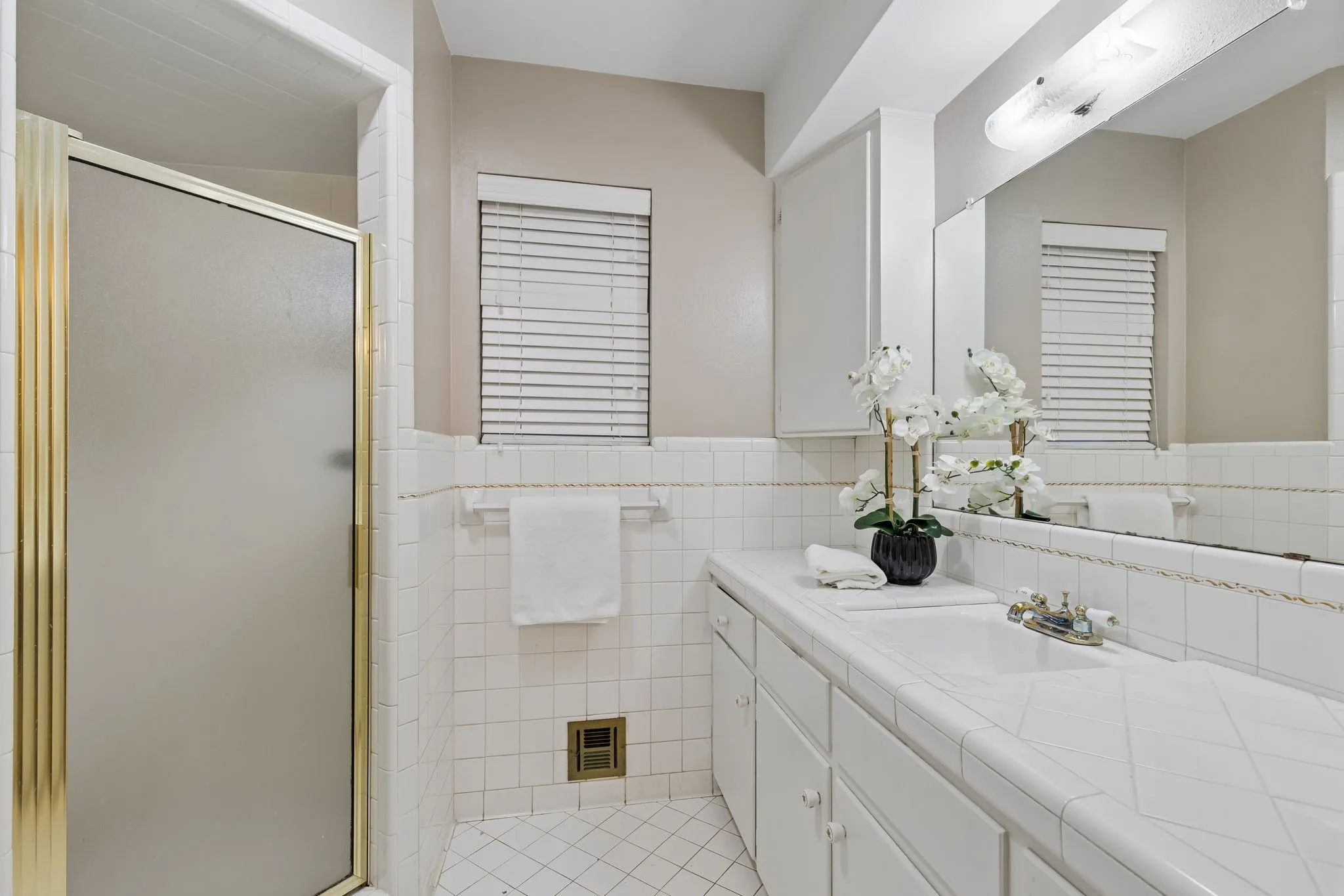 Single Family Residence For Sale in Dallas County , 7066 Arboreal Drive, Dallas, Texas 75231, 4 Bedroom, 3 Bathroom, 2 Garage spaces, 2,137 Sqft, built in 1961, mls#21395051, Real Estate Agent in Dallas, Homes For Sale in Dallas county, Homes For Sale in Dallas, Realtor in Dallas Texas, Real Estate Brokerage Independent Realty Texas, Luminita Cordes Realtor