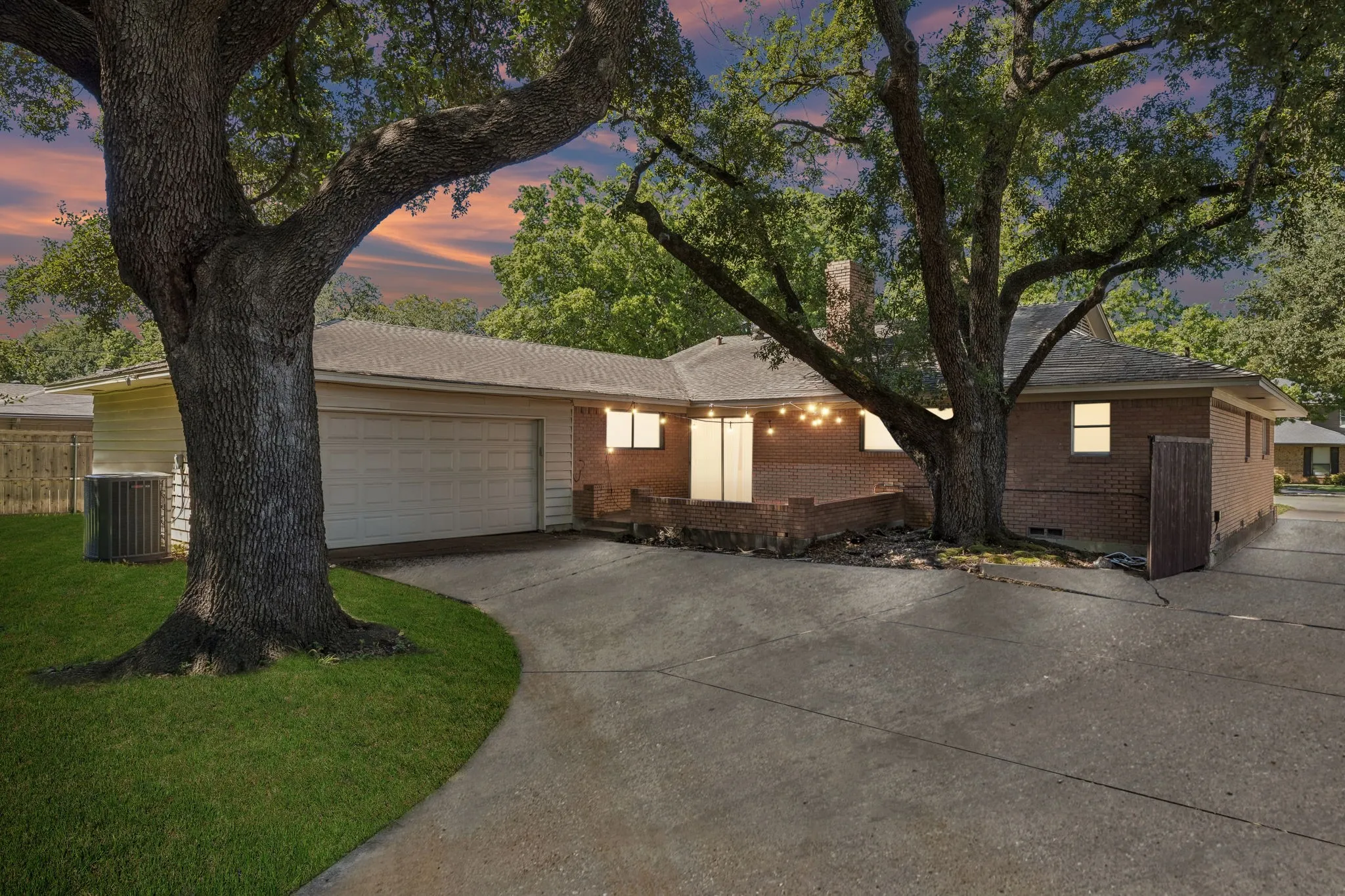 Single Family Residence For Sale in Dallas County , 7066 Arboreal Drive, Dallas, Texas 75231, 4 Bedroom, 3 Bathroom, 2 Garage spaces, 2,137 Sqft, built in 1961, mls#21395051, Real Estate Agent in Dallas, Homes For Sale in Dallas county, Homes For Sale in Dallas, Realtor in Dallas Texas, Real Estate Brokerage Independent Realty Texas, Luminita Cordes Realtor