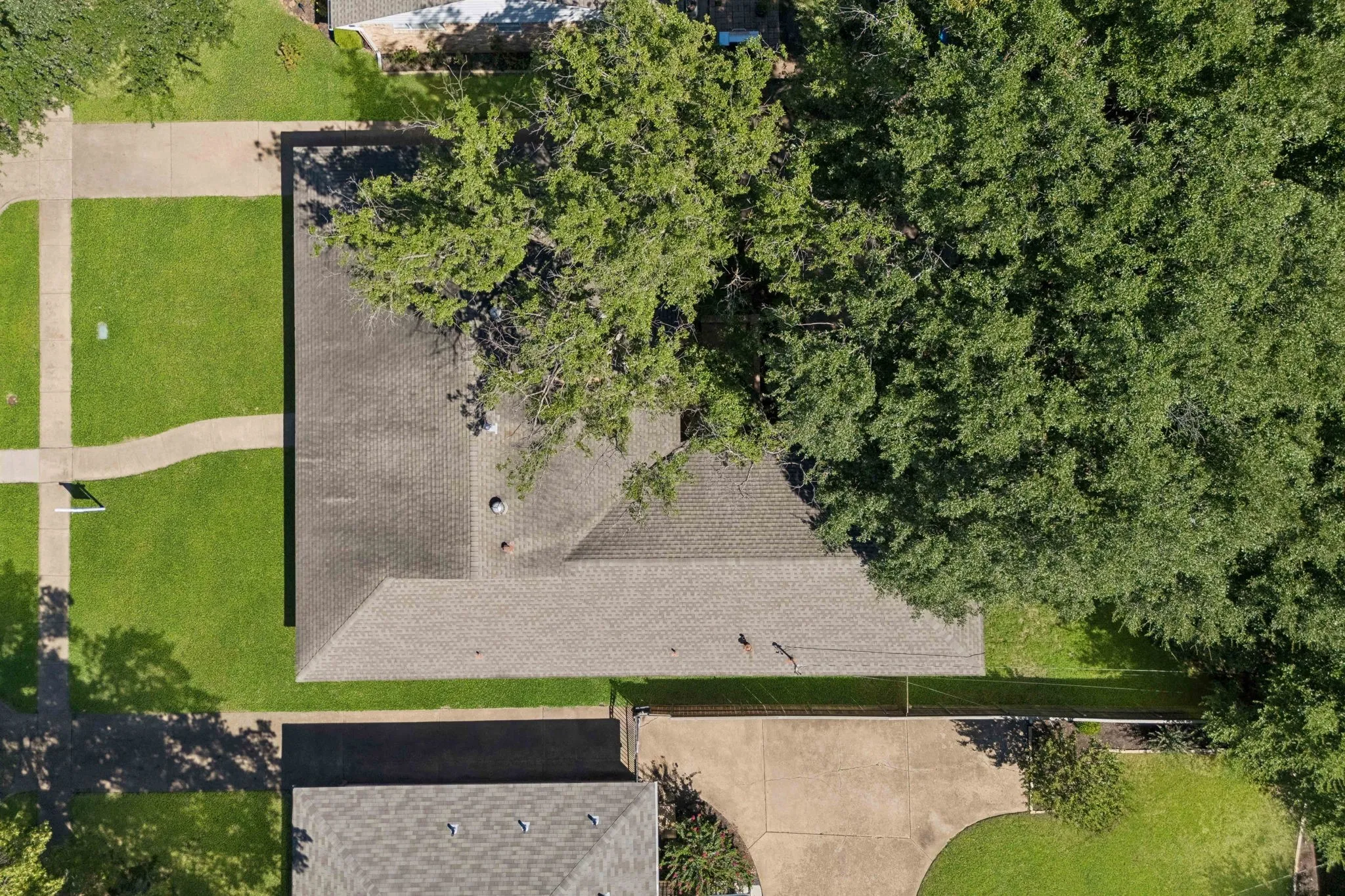 Single Family Residence For Sale in Dallas County , 7066 Arboreal Drive, Dallas, Texas 75231, 4 Bedroom, 3 Bathroom, 2 Garage spaces, 2,137 Sqft, built in 1961, mls#21395051, Real Estate Agent in Dallas, Homes For Sale in Dallas county, Homes For Sale in Dallas, Realtor in Dallas Texas, Real Estate Brokerage Independent Realty Texas, Luminita Cordes Realtor