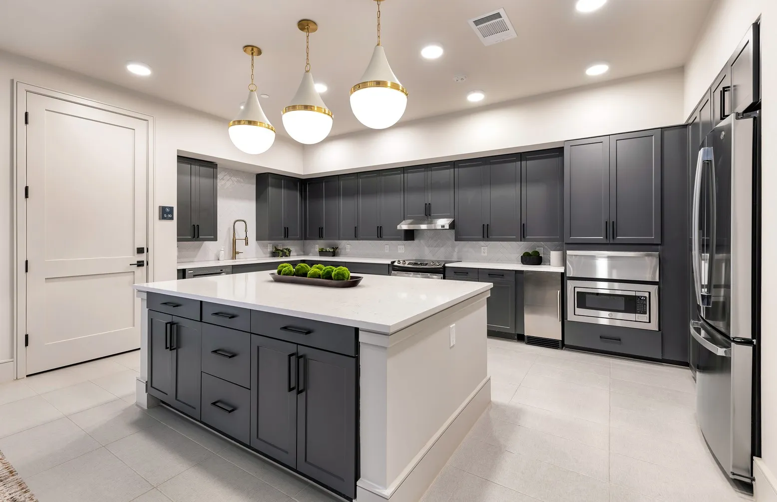 Apartment For Rent in Denton County , 2400 Ace Lane 1419, Lewisville, Texas 75067, 1 Bedroom, 1 Bathroom, Garage spaces, 640 Sqft, built in 2024, mls#21405862, Real Estate Agent in Lewisville, Homes For Rent in Denton county, Homes For Rent in Lewisville, Realtor in Lewisville Texas, Real Estate Brokerage Independent Realty Texas, Luminita Cordes Realtor