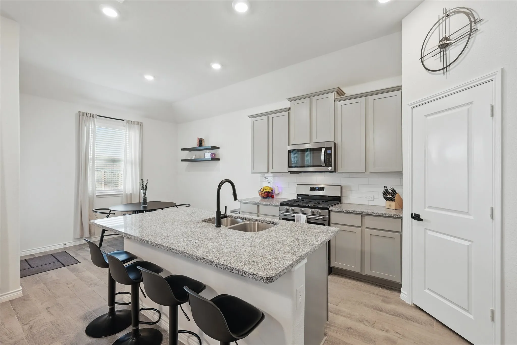 Single Family Residence For Rent in Denton County , 3409 Brady Starr Drive, Aubrey, Texas 76227, 3 Bedroom, 2 Bathroom, 2 Garage spaces, 1,523 Sqft, built in 2022, mls#21405863, Real Estate Agent in Aubrey, Homes For Rent in Denton county, Homes For Rent in Aubrey, Realtor in Aubrey Texas, Real Estate Brokerage Independent Realty Texas, Luminita Cordes Realtor