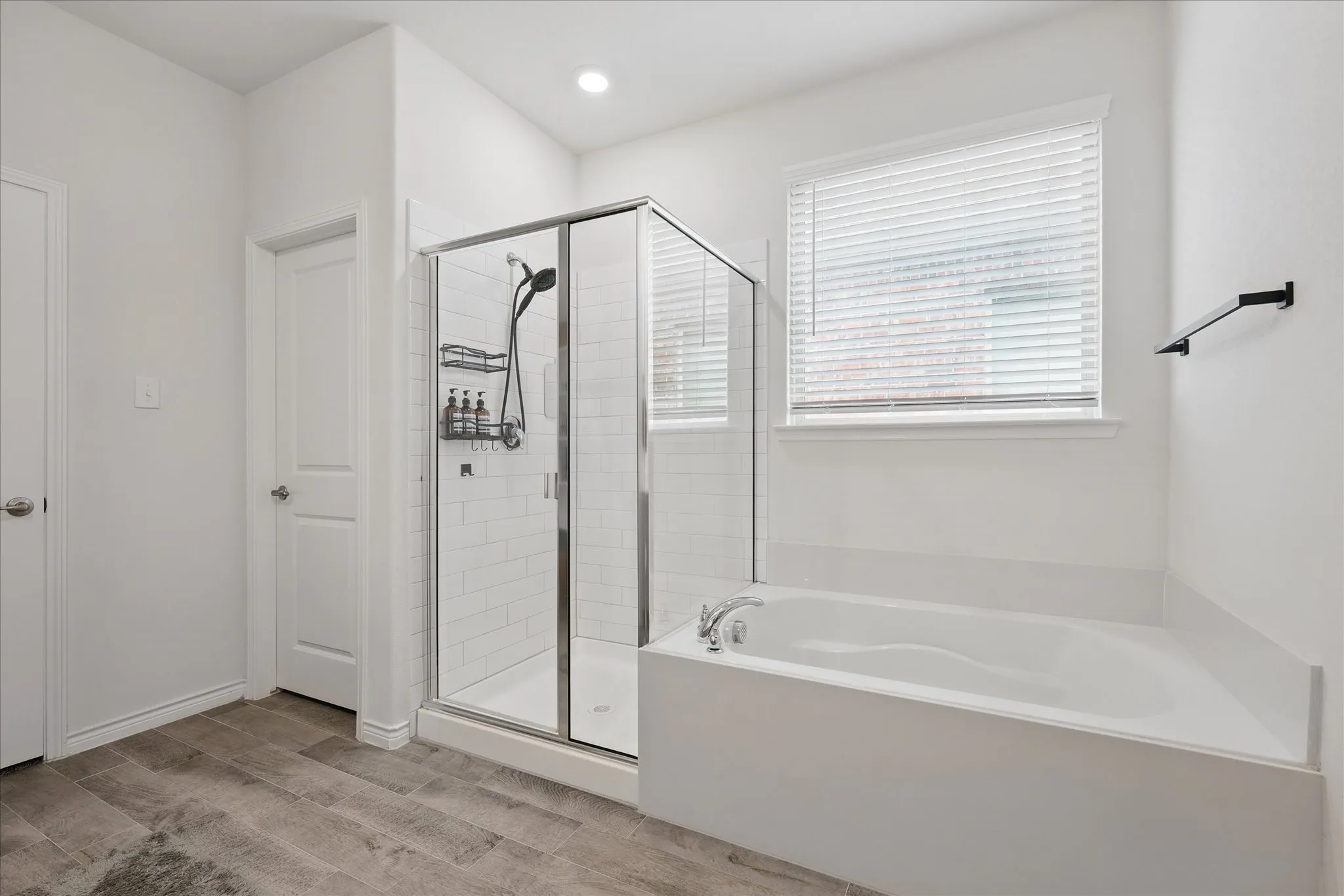 Single Family Residence For Rent in Denton County , 3409 Brady Starr Drive, Aubrey, Texas 76227, 3 Bedroom, 2 Bathroom, 2 Garage spaces, 1,523 Sqft, built in 2022, mls#21405863, Real Estate Agent in Aubrey, Homes For Rent in Denton county, Homes For Rent in Aubrey, Realtor in Aubrey Texas, Real Estate Brokerage Independent Realty Texas, Luminita Cordes Realtor
