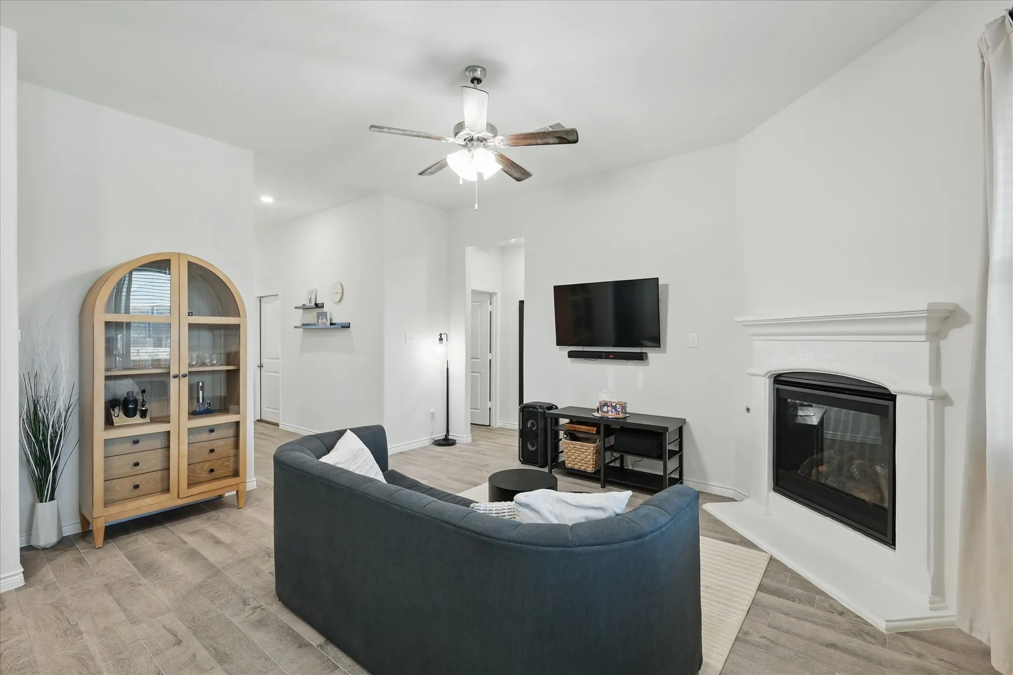 Single Family Residence For Rent in Denton County , 3409 Brady Starr Drive, Aubrey, Texas 76227, 3 Bedroom, 2 Bathroom, 2 Garage spaces, 1,523 Sqft, built in 2022, mls#21405863, Real Estate Agent in Aubrey, Homes For Rent in Denton county, Homes For Rent in Aubrey, Realtor in Aubrey Texas, Real Estate Brokerage Independent Realty Texas, Luminita Cordes Realtor