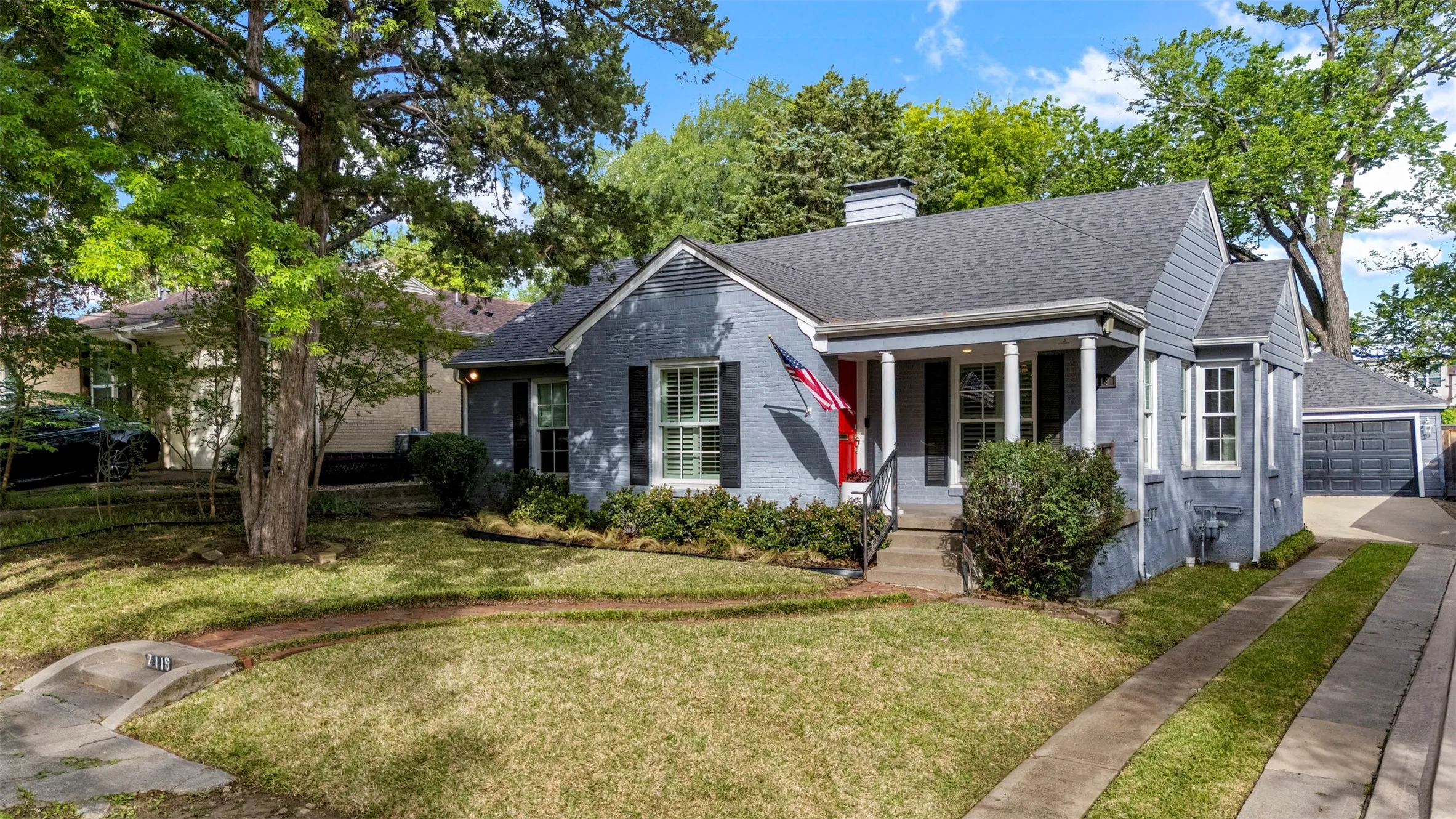 Single Family Residence For Sale in Dallas County , 7119 Vivian Avenue, Dallas, Texas 75223, 3 Bedroom, 2 Bathroom, 2 Garage spaces, 2,278 Sqft, built in 1940, mls#21405741, Real Estate Agent in Dallas, Homes For Sale in Dallas county, Homes For Sale in Dallas, Realtor in Dallas Texas, Real Estate Brokerage Independent Realty Texas, Luminita Cordes Realtor