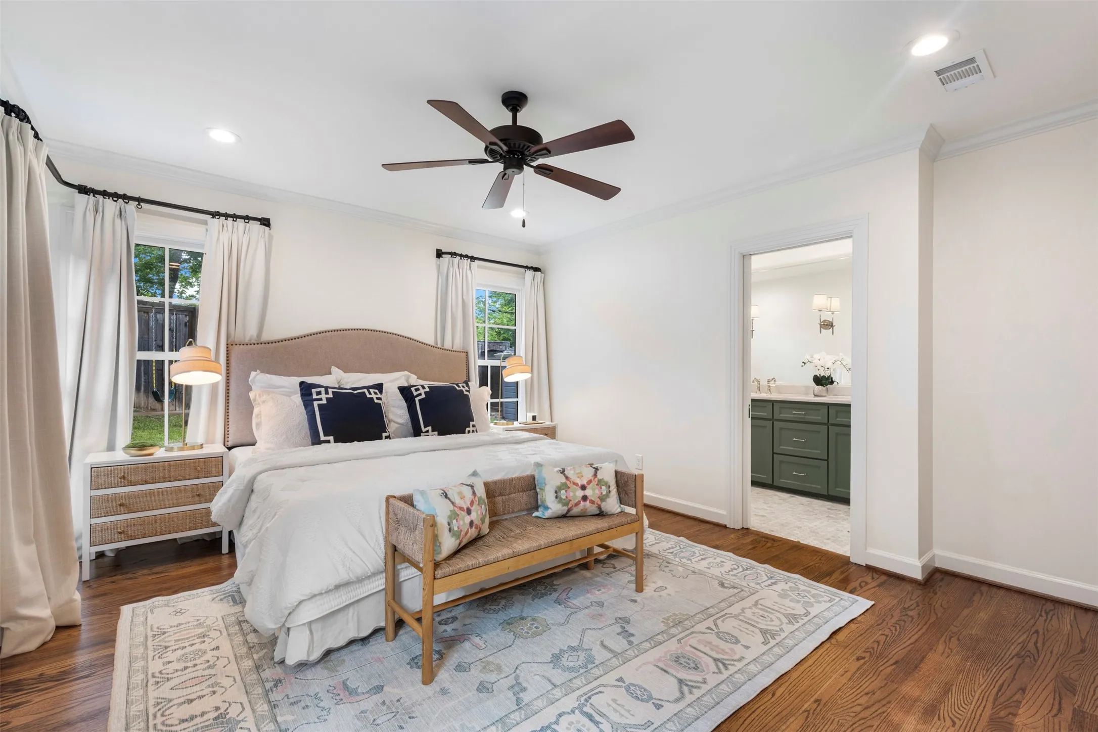 Single Family Residence For Sale in Dallas County , 7119 Vivian Avenue, Dallas, Texas 75223, 3 Bedroom, 2 Bathroom, 2 Garage spaces, 2,278 Sqft, built in 1940, mls#21405741, Real Estate Agent in Dallas, Homes For Sale in Dallas county, Homes For Sale in Dallas, Realtor in Dallas Texas, Real Estate Brokerage Independent Realty Texas, Luminita Cordes Realtor
