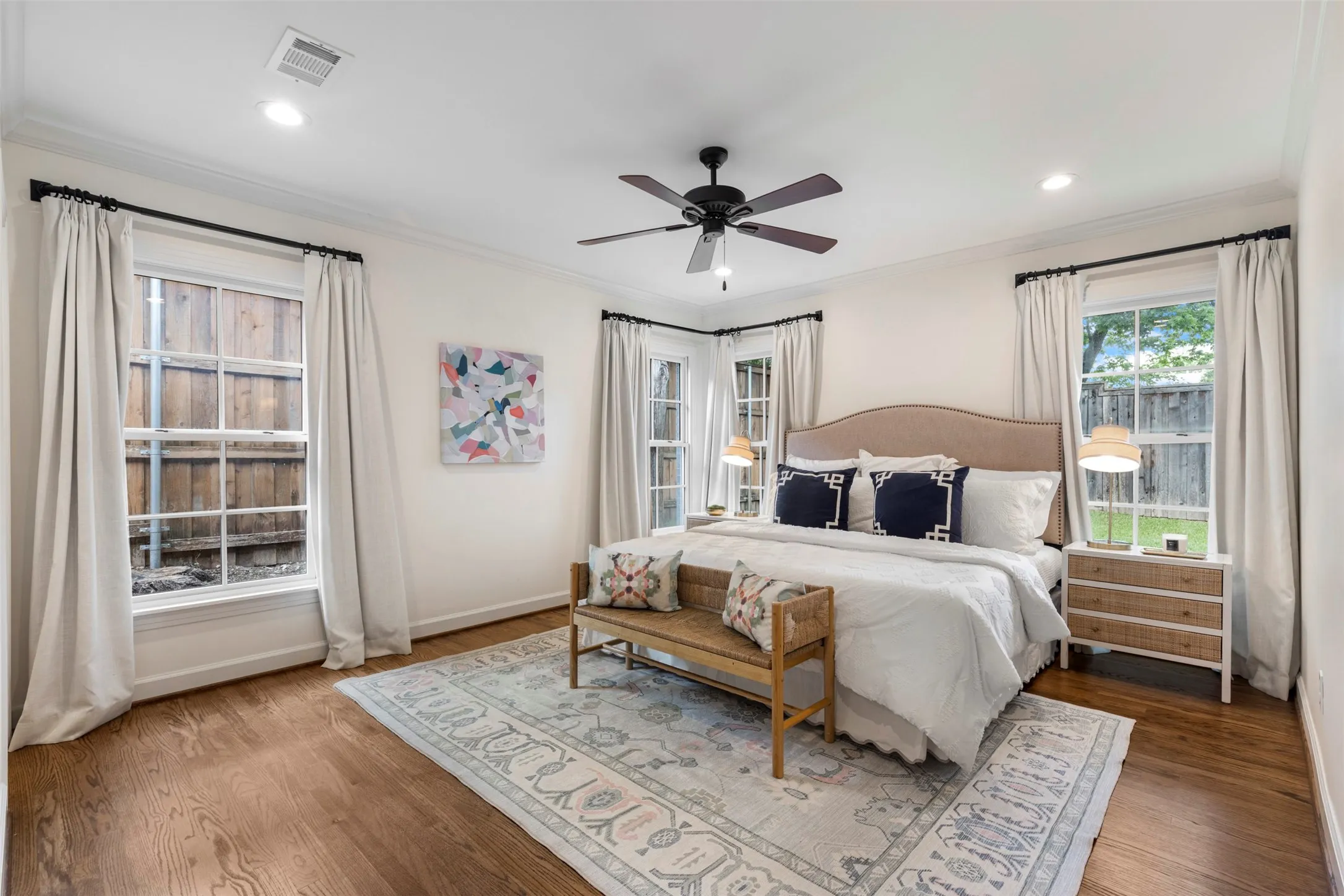 Single Family Residence For Sale in Dallas County , 7119 Vivian Avenue, Dallas, Texas 75223, 3 Bedroom, 2 Bathroom, 2 Garage spaces, 2,278 Sqft, built in 1940, mls#21405741, Real Estate Agent in Dallas, Homes For Sale in Dallas county, Homes For Sale in Dallas, Realtor in Dallas Texas, Real Estate Brokerage Independent Realty Texas, Luminita Cordes Realtor