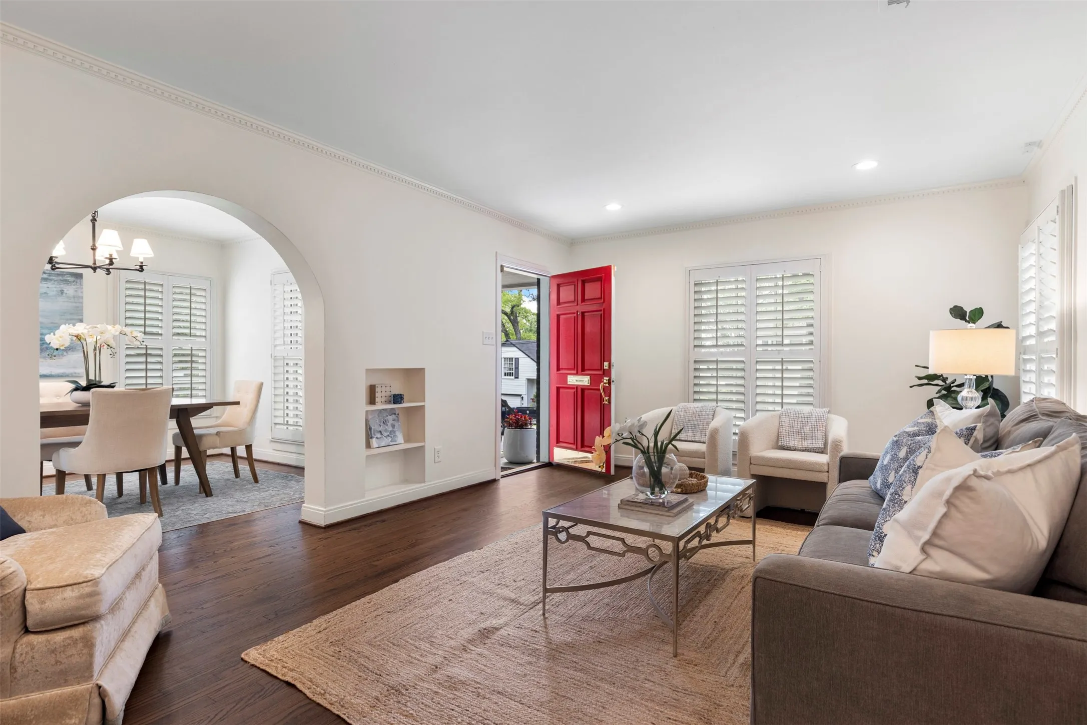 Single Family Residence For Sale in Dallas County , 7119 Vivian Avenue, Dallas, Texas 75223, 3 Bedroom, 2 Bathroom, 2 Garage spaces, 2,278 Sqft, built in 1940, mls#21405741, Real Estate Agent in Dallas, Homes For Sale in Dallas county, Homes For Sale in Dallas, Realtor in Dallas Texas, Real Estate Brokerage Independent Realty Texas, Luminita Cordes Realtor