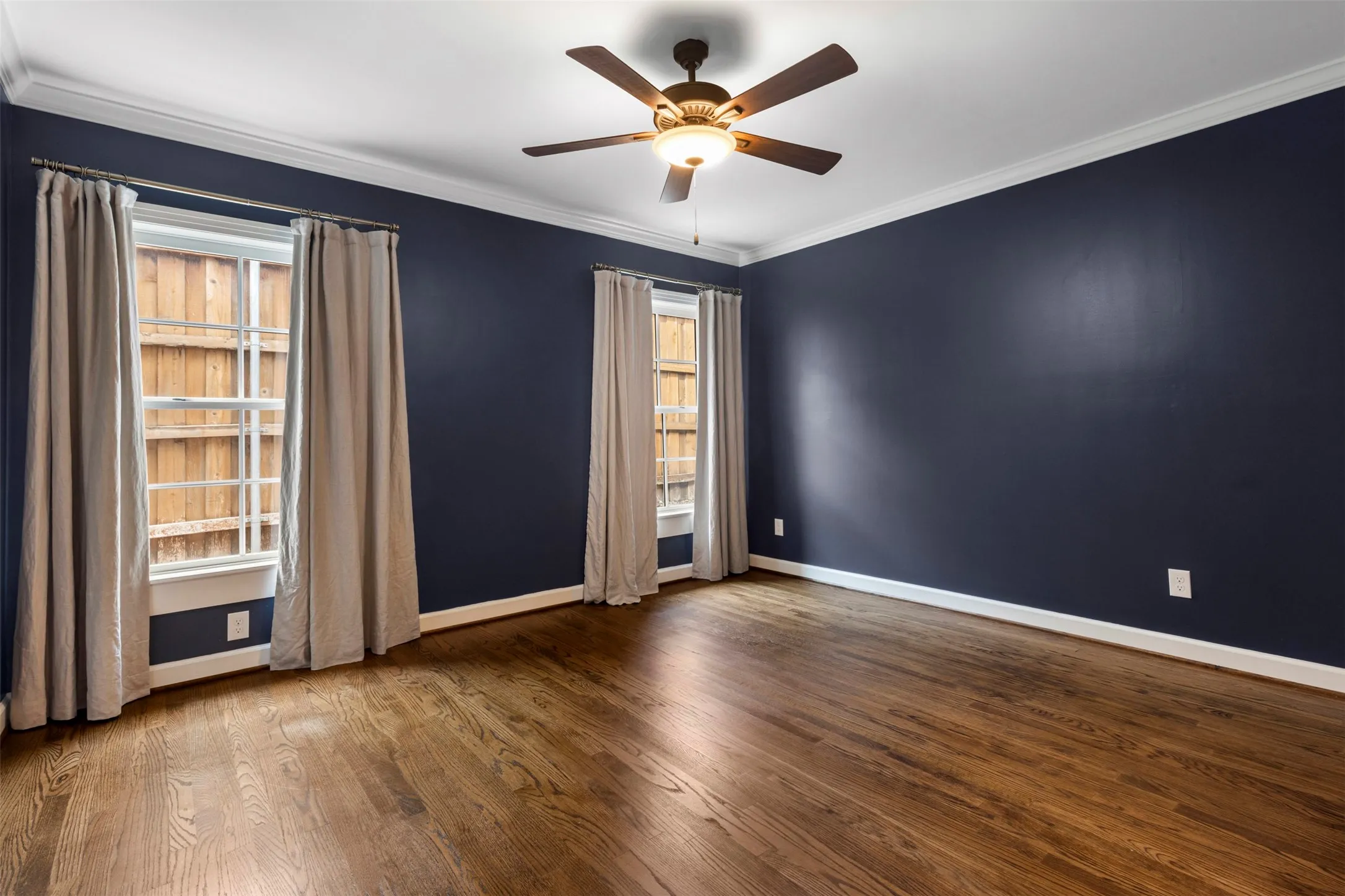 Single Family Residence For Sale in Dallas County , 7119 Vivian Avenue, Dallas, Texas 75223, 3 Bedroom, 2 Bathroom, 2 Garage spaces, 2,278 Sqft, built in 1940, mls#21405741, Real Estate Agent in Dallas, Homes For Sale in Dallas county, Homes For Sale in Dallas, Realtor in Dallas Texas, Real Estate Brokerage Independent Realty Texas, Luminita Cordes Realtor