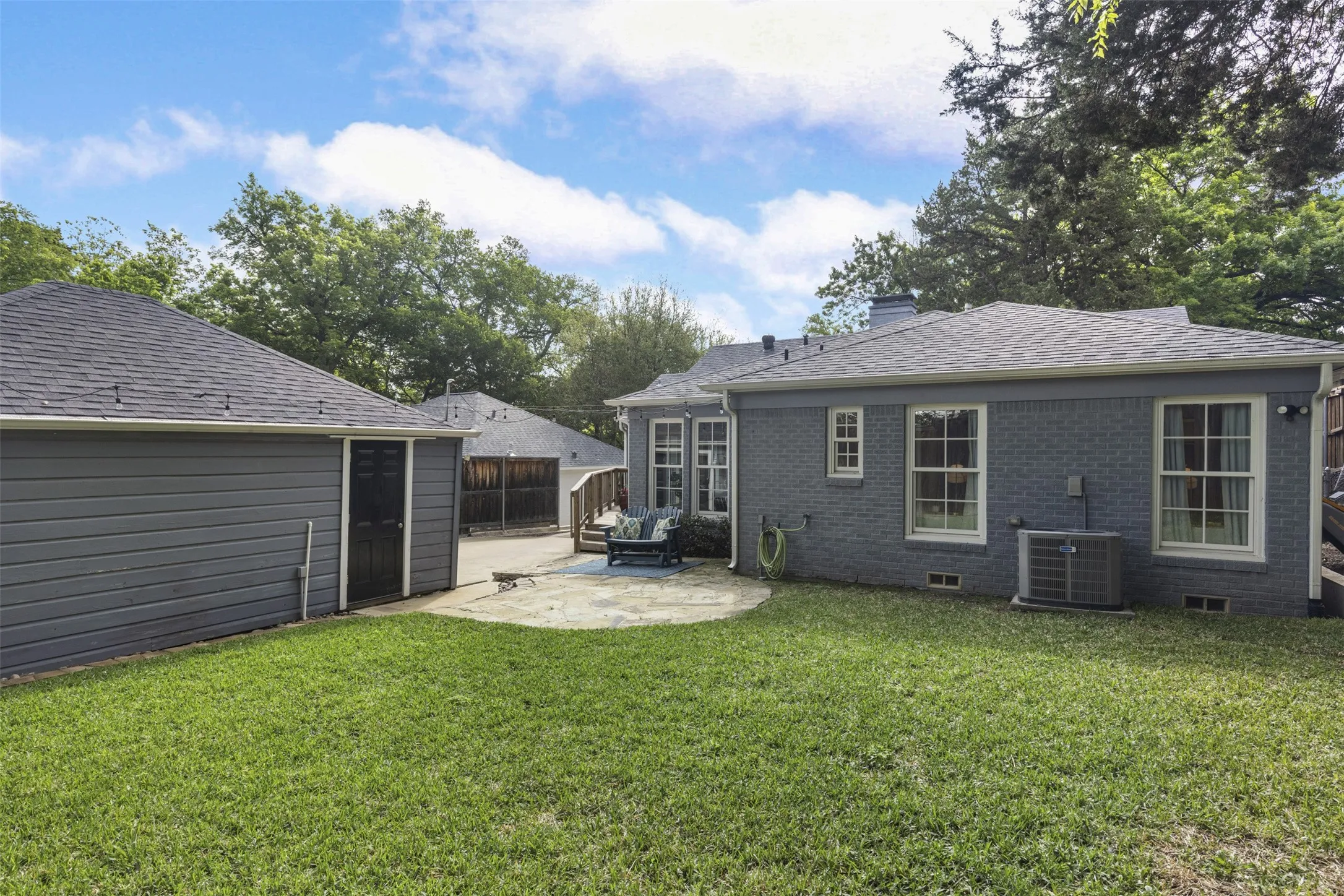 Single Family Residence For Sale in Dallas County , 7119 Vivian Avenue, Dallas, Texas 75223, 3 Bedroom, 2 Bathroom, 2 Garage spaces, 2,278 Sqft, built in 1940, mls#21405741, Real Estate Agent in Dallas, Homes For Sale in Dallas county, Homes For Sale in Dallas, Realtor in Dallas Texas, Real Estate Brokerage Independent Realty Texas, Luminita Cordes Realtor