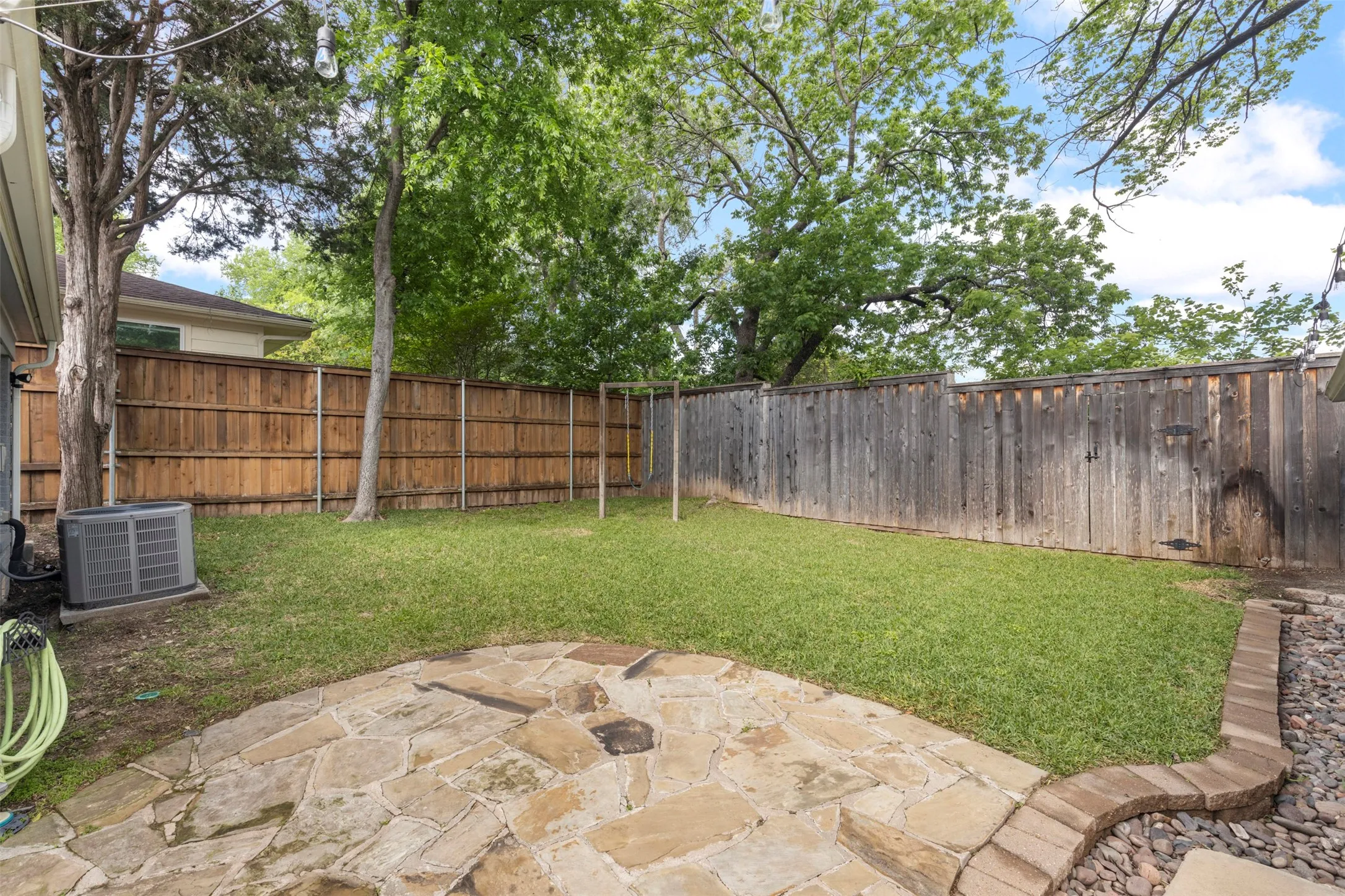 Single Family Residence For Sale in Dallas County , 7119 Vivian Avenue, Dallas, Texas 75223, 3 Bedroom, 2 Bathroom, 2 Garage spaces, 2,278 Sqft, built in 1940, mls#21405741, Real Estate Agent in Dallas, Homes For Sale in Dallas county, Homes For Sale in Dallas, Realtor in Dallas Texas, Real Estate Brokerage Independent Realty Texas, Luminita Cordes Realtor