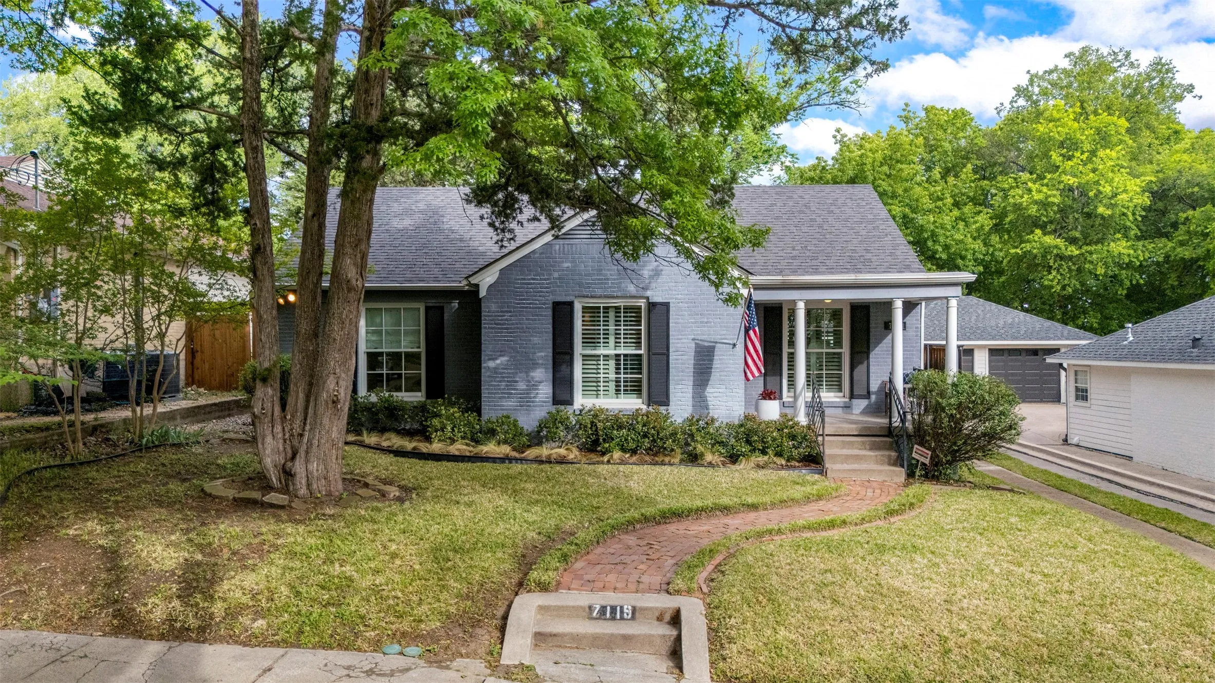 Single Family Residence For Sale in Dallas County , 7119 Vivian Avenue, Dallas, Texas 75223, 3 Bedroom, 2 Bathroom, 2 Garage spaces, 2,278 Sqft, built in 1940, mls#21405741, Real Estate Agent in Dallas, Homes For Sale in Dallas county, Homes For Sale in Dallas, Realtor in Dallas Texas, Real Estate Brokerage Independent Realty Texas, Luminita Cordes Realtor