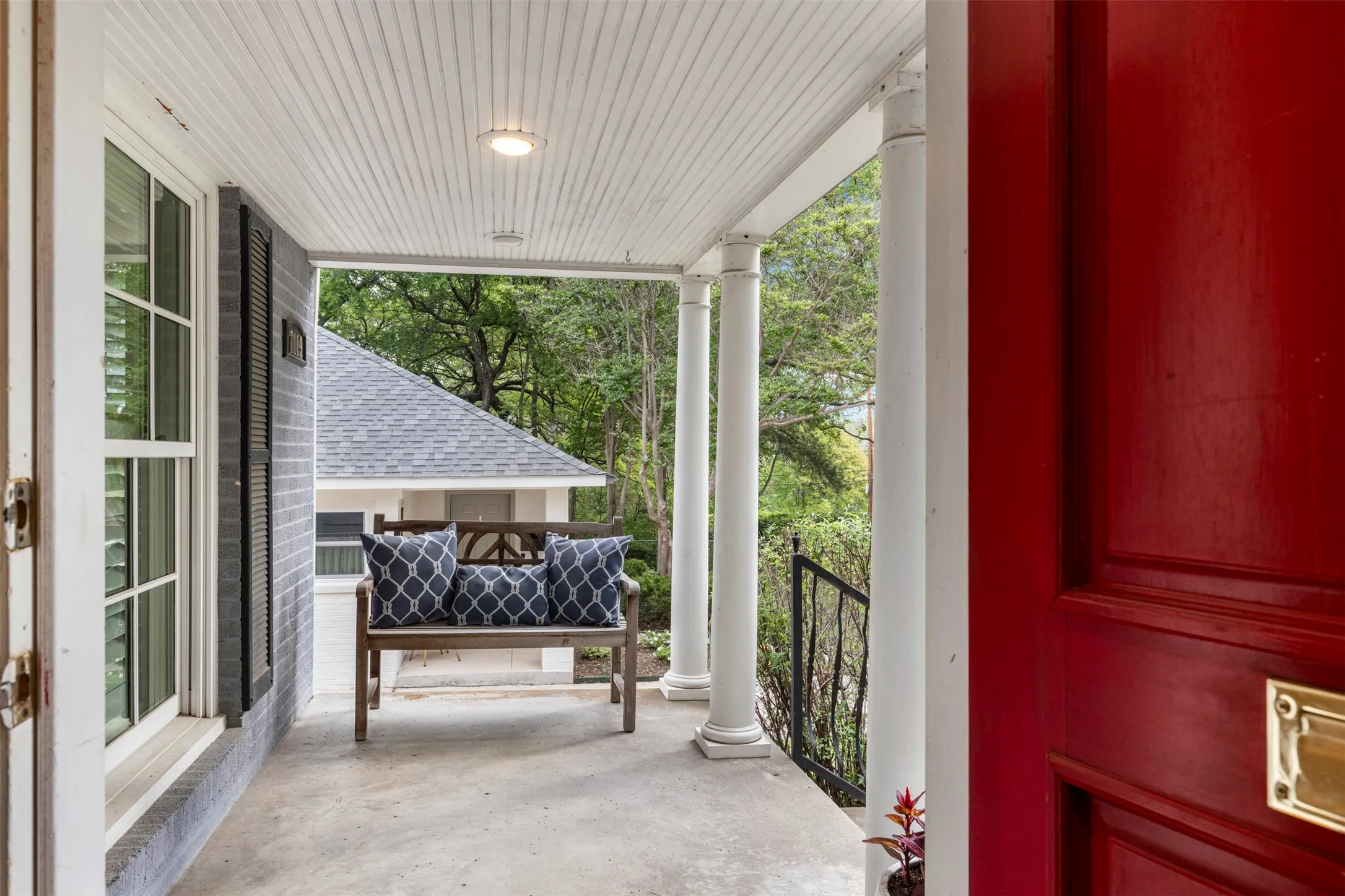 Single Family Residence For Sale in Dallas County , 7119 Vivian Avenue, Dallas, Texas 75223, 3 Bedroom, 2 Bathroom, 2 Garage spaces, 2,278 Sqft, built in 1940, mls#21405741, Real Estate Agent in Dallas, Homes For Sale in Dallas county, Homes For Sale in Dallas, Realtor in Dallas Texas, Real Estate Brokerage Independent Realty Texas, Luminita Cordes Realtor