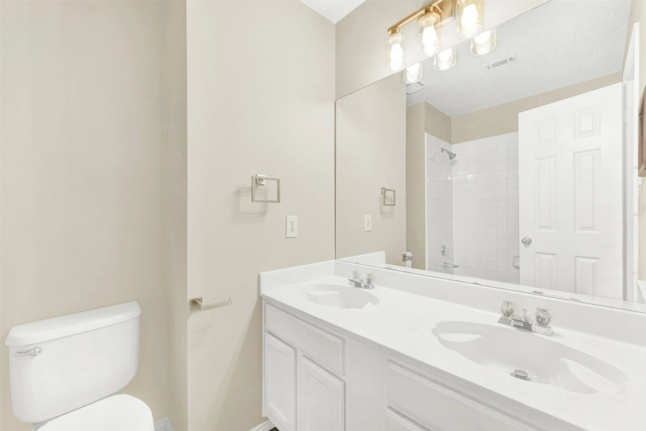 Single Family Residence For Sale in Collin County , 1101 Easton Lane, Allen, Texas 75002, 3 Bedroom, 3 Bathroom, 2 Garage spaces, 2,466 Sqft, built in 1994, mls#21405012, Real Estate Agent in Allen, Homes For Sale in Collin county, Homes For Sale in Allen, Realtor in Allen Texas, Real Estate Brokerage Independent Realty Texas, Luminita Cordes Realtor