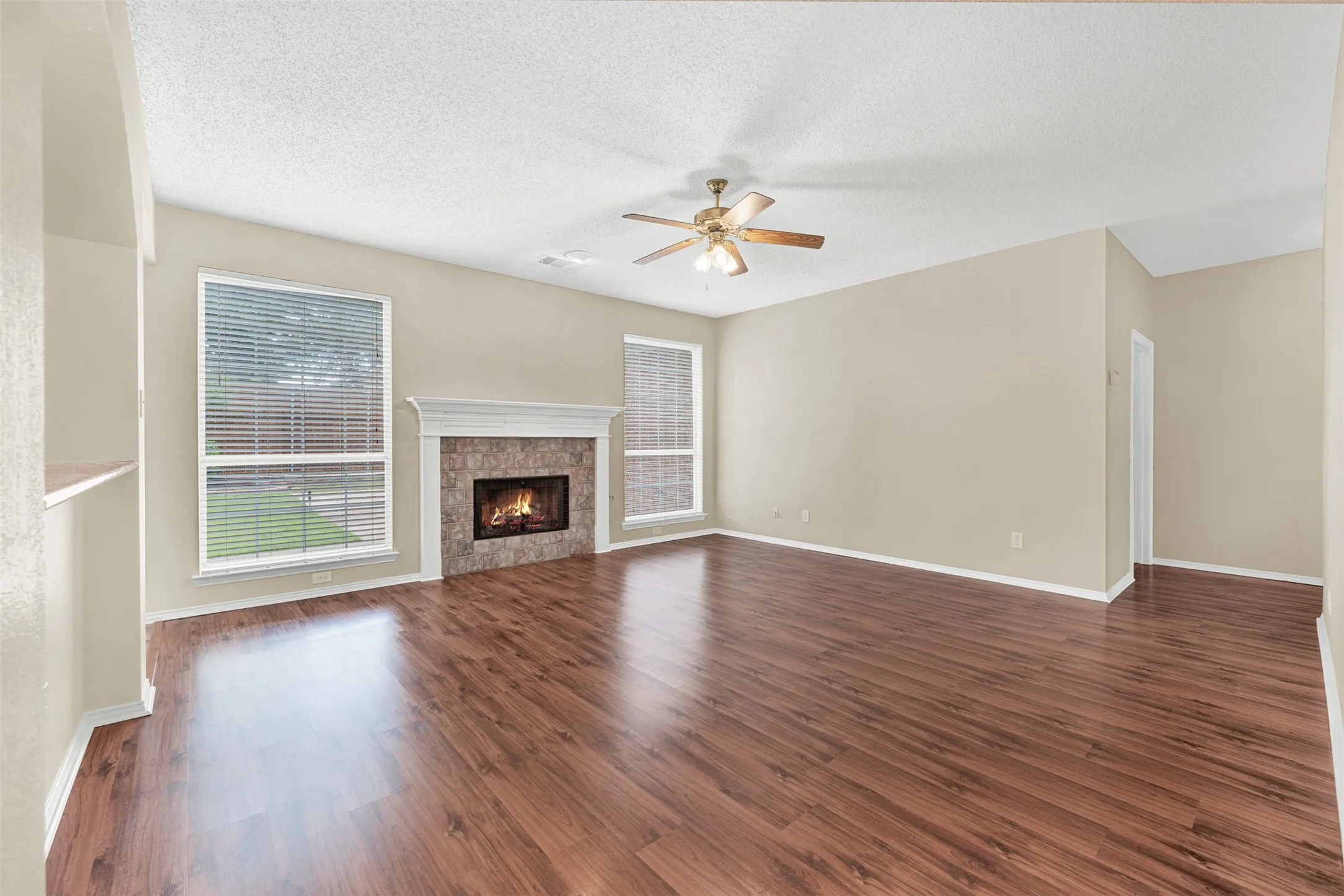 Single Family Residence For Sale in Collin County , 1101 Easton Lane, Allen, Texas 75002, 3 Bedroom, 3 Bathroom, 2 Garage spaces, 2,466 Sqft, built in 1994, mls#21405012, Real Estate Agent in Allen, Homes For Sale in Collin county, Homes For Sale in Allen, Realtor in Allen Texas, Real Estate Brokerage Independent Realty Texas, Luminita Cordes Realtor