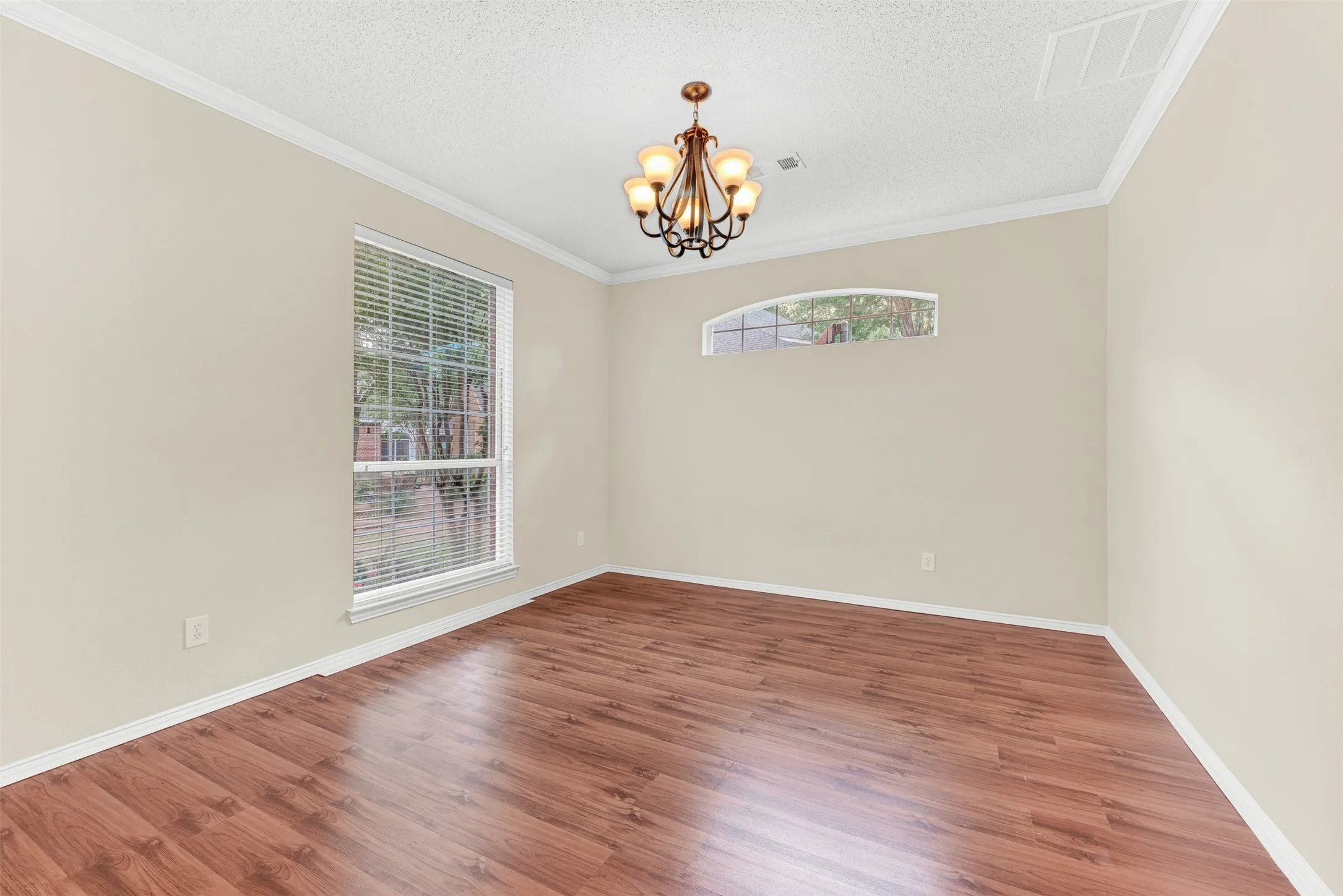 Single Family Residence For Sale in Collin County , 1101 Easton Lane, Allen, Texas 75002, 3 Bedroom, 3 Bathroom, 2 Garage spaces, 2,466 Sqft, built in 1994, mls#21405012, Real Estate Agent in Allen, Homes For Sale in Collin county, Homes For Sale in Allen, Realtor in Allen Texas, Real Estate Brokerage Independent Realty Texas, Luminita Cordes Realtor