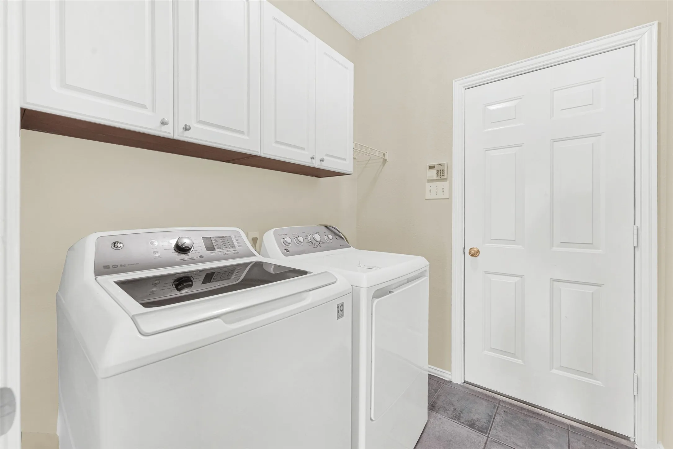 Single Family Residence For Sale in Collin County , 1101 Easton Lane, Allen, Texas 75002, 3 Bedroom, 3 Bathroom, 2 Garage spaces, 2,466 Sqft, built in 1994, mls#21405012, Real Estate Agent in Allen, Homes For Sale in Collin county, Homes For Sale in Allen, Realtor in Allen Texas, Real Estate Brokerage Independent Realty Texas, Luminita Cordes Realtor