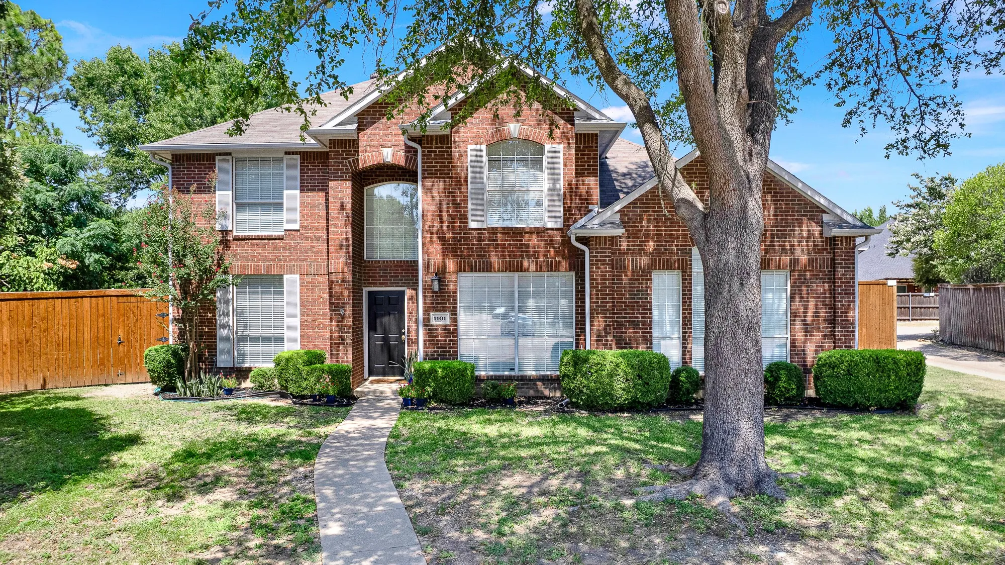 Single Family Residence For Sale in Collin County , 1101 Easton Lane, Allen, Texas 75002, 3 Bedroom, 3 Bathroom, 2 Garage spaces, 2,466 Sqft, built in 1994, mls#21405012, Real Estate Agent in Allen, Homes For Sale in Collin county, Homes For Sale in Allen, Realtor in Allen Texas, Real Estate Brokerage Independent Realty Texas, Luminita Cordes Realtor
