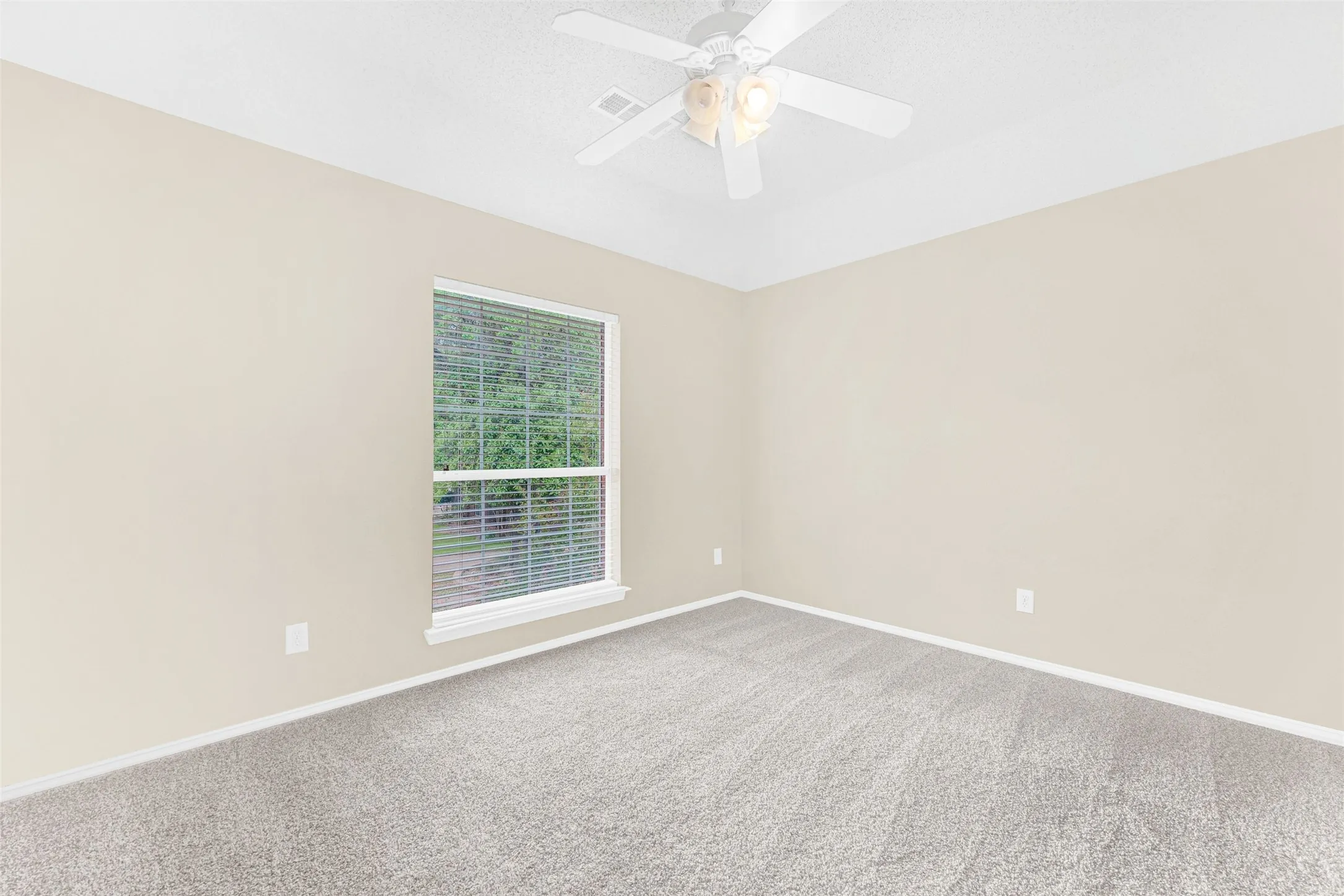 Single Family Residence For Sale in Collin County , 1101 Easton Lane, Allen, Texas 75002, 3 Bedroom, 3 Bathroom, 2 Garage spaces, 2,466 Sqft, built in 1994, mls#21405012, Real Estate Agent in Allen, Homes For Sale in Collin county, Homes For Sale in Allen, Realtor in Allen Texas, Real Estate Brokerage Independent Realty Texas, Luminita Cordes Realtor
