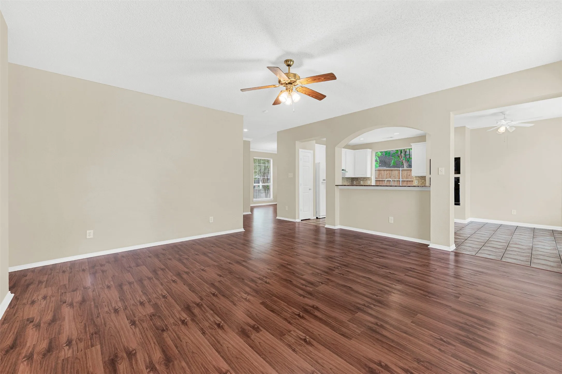 Single Family Residence For Sale in Collin County , 1101 Easton Lane, Allen, Texas 75002, 3 Bedroom, 3 Bathroom, 2 Garage spaces, 2,466 Sqft, built in 1994, mls#21405012, Real Estate Agent in Allen, Homes For Sale in Collin county, Homes For Sale in Allen, Realtor in Allen Texas, Real Estate Brokerage Independent Realty Texas, Luminita Cordes Realtor