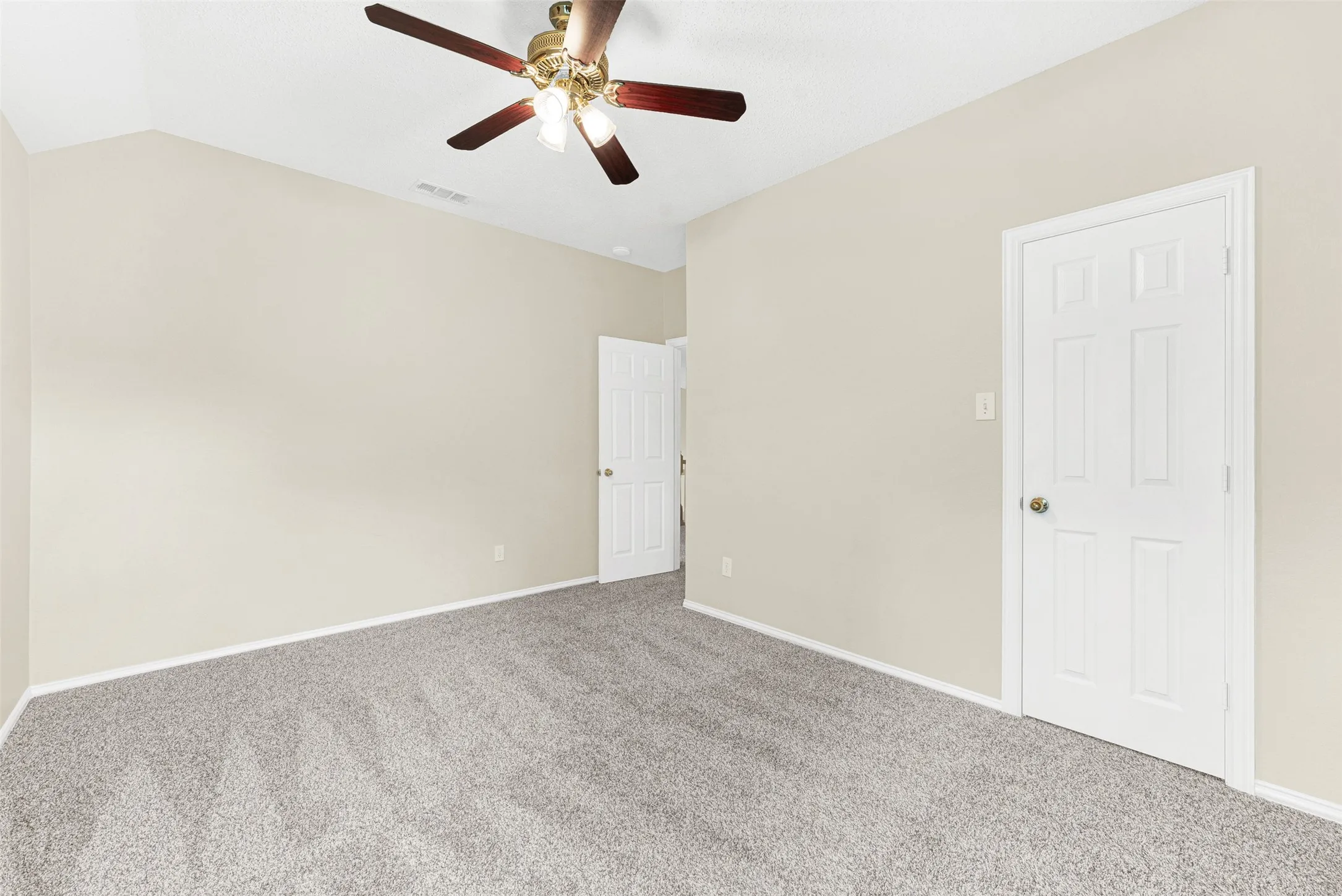 Single Family Residence For Sale in Collin County , 1101 Easton Lane, Allen, Texas 75002, 3 Bedroom, 3 Bathroom, 2 Garage spaces, 2,466 Sqft, built in 1994, mls#21405012, Real Estate Agent in Allen, Homes For Sale in Collin county, Homes For Sale in Allen, Realtor in Allen Texas, Real Estate Brokerage Independent Realty Texas, Luminita Cordes Realtor