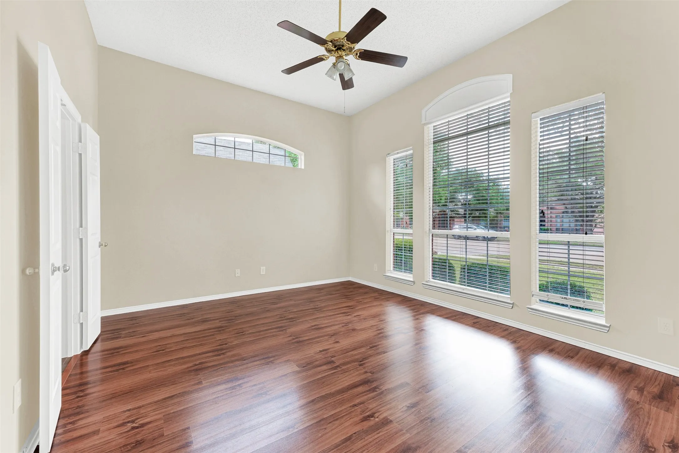 Single Family Residence For Sale in Collin County , 1101 Easton Lane, Allen, Texas 75002, 3 Bedroom, 3 Bathroom, 2 Garage spaces, 2,466 Sqft, built in 1994, mls#21405012, Real Estate Agent in Allen, Homes For Sale in Collin county, Homes For Sale in Allen, Realtor in Allen Texas, Real Estate Brokerage Independent Realty Texas, Luminita Cordes Realtor