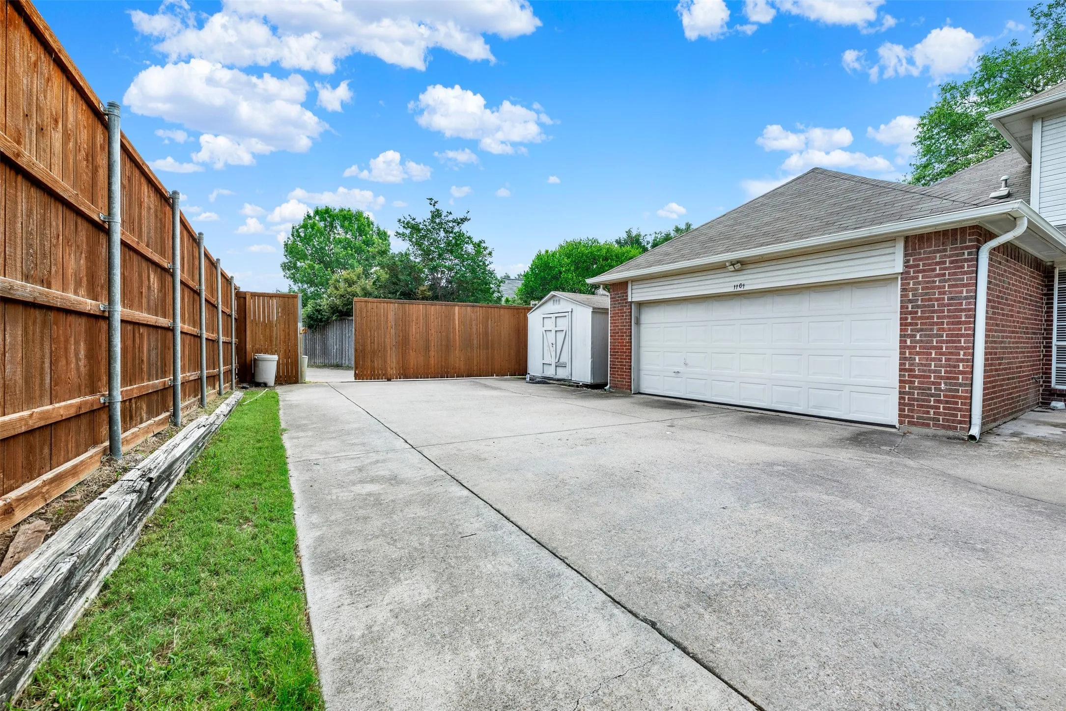 Single Family Residence For Sale in Collin County , 1101 Easton Lane, Allen, Texas 75002, 3 Bedroom, 3 Bathroom, 2 Garage spaces, 2,466 Sqft, built in 1994, mls#21405012, Real Estate Agent in Allen, Homes For Sale in Collin county, Homes For Sale in Allen, Realtor in Allen Texas, Real Estate Brokerage Independent Realty Texas, Luminita Cordes Realtor