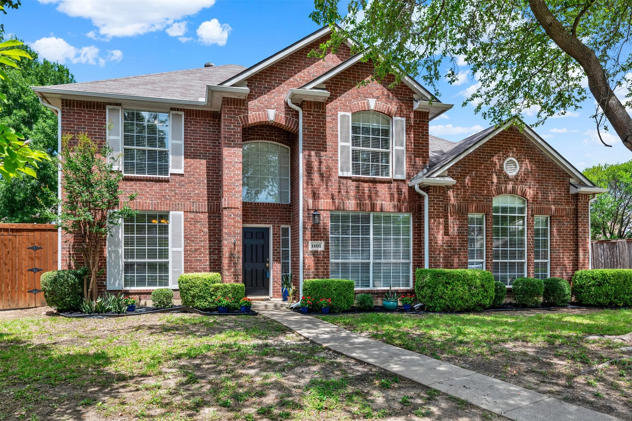 Single Family Residence For Sale in Collin County , 1101 Easton Lane, Allen, Texas 75002, 3 Bedroom, 3 Bathroom, 2 Garage spaces, 2,466 Sqft, built in 1994, mls#21405012, Real Estate Agent in Allen, Homes For Sale in Collin county, Homes For Sale in Allen, Realtor in Allen Texas, Real Estate Brokerage Independent Realty Texas, Luminita Cordes Realtor