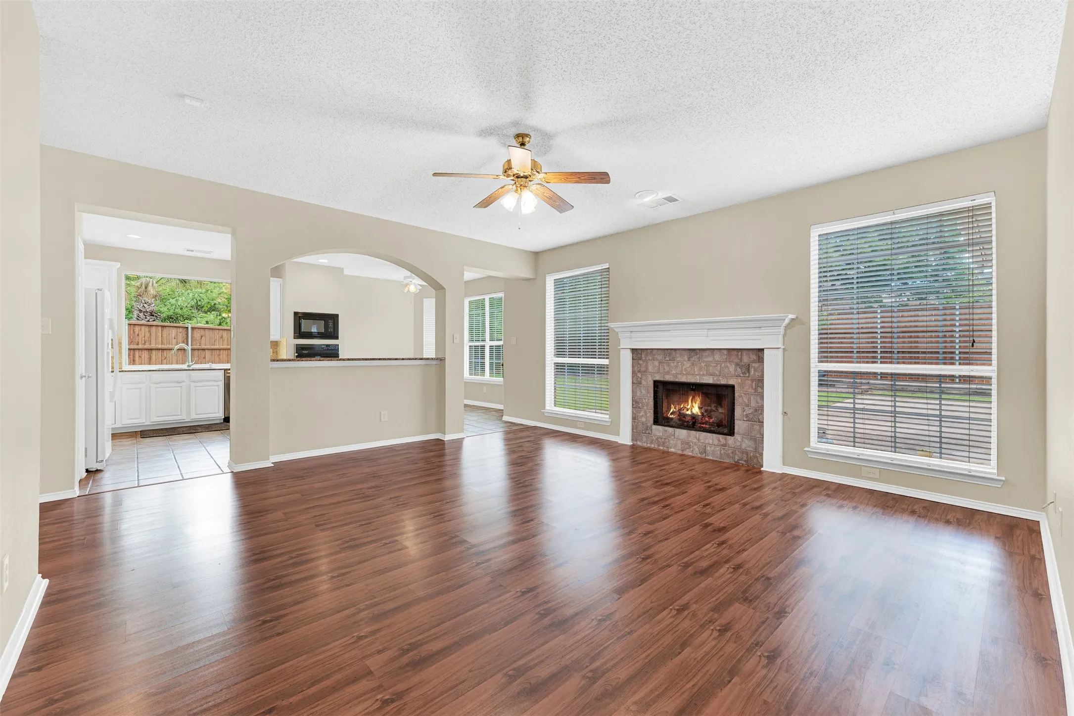 Single Family Residence For Sale in Collin County , 1101 Easton Lane, Allen, Texas 75002, 3 Bedroom, 3 Bathroom, 2 Garage spaces, 2,466 Sqft, built in 1994, mls#21405012, Real Estate Agent in Allen, Homes For Sale in Collin county, Homes For Sale in Allen, Realtor in Allen Texas, Real Estate Brokerage Independent Realty Texas, Luminita Cordes Realtor
