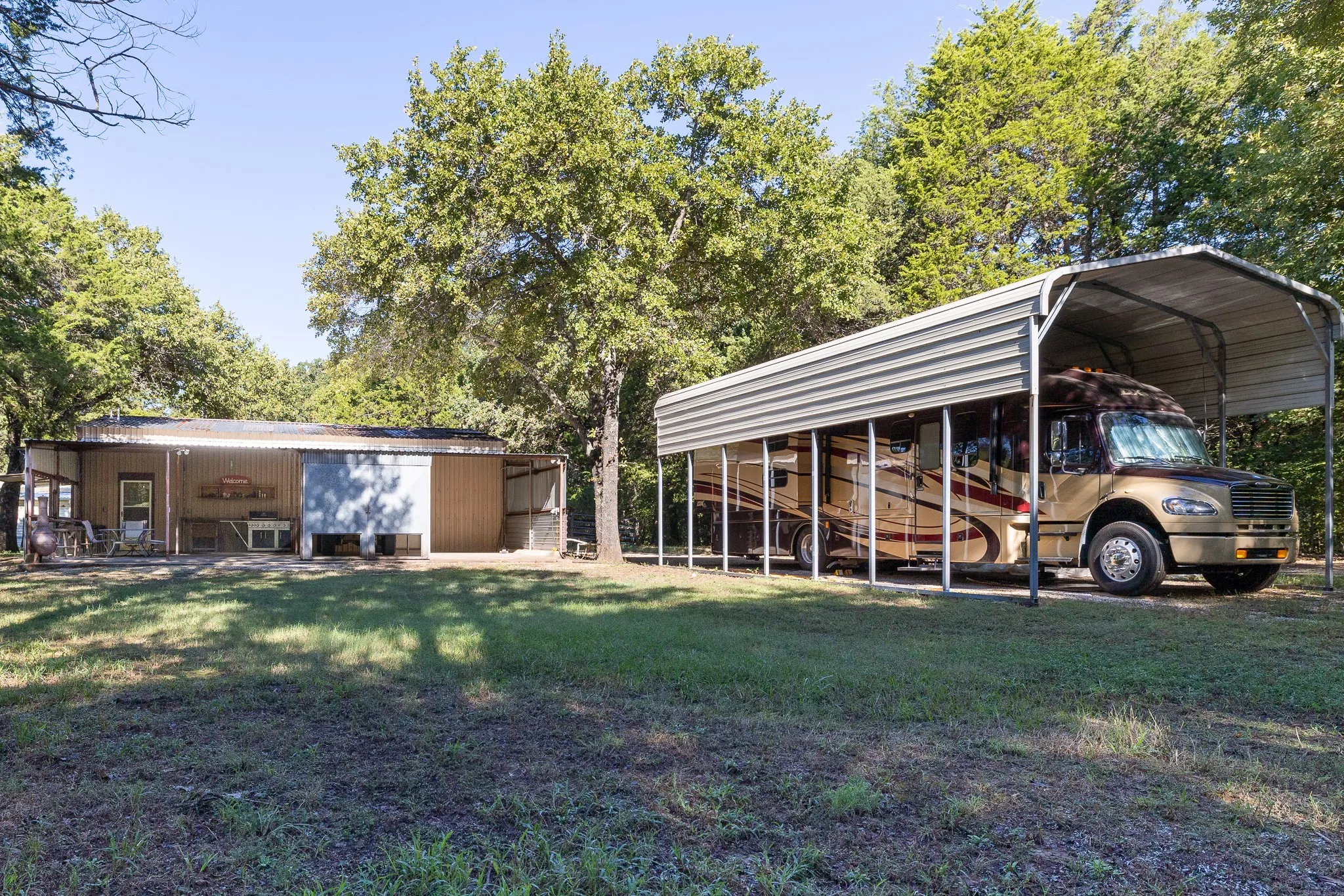 RV parking and hookup rear of garage