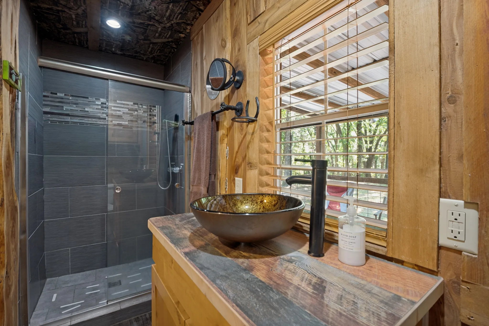 Cabin: bath
