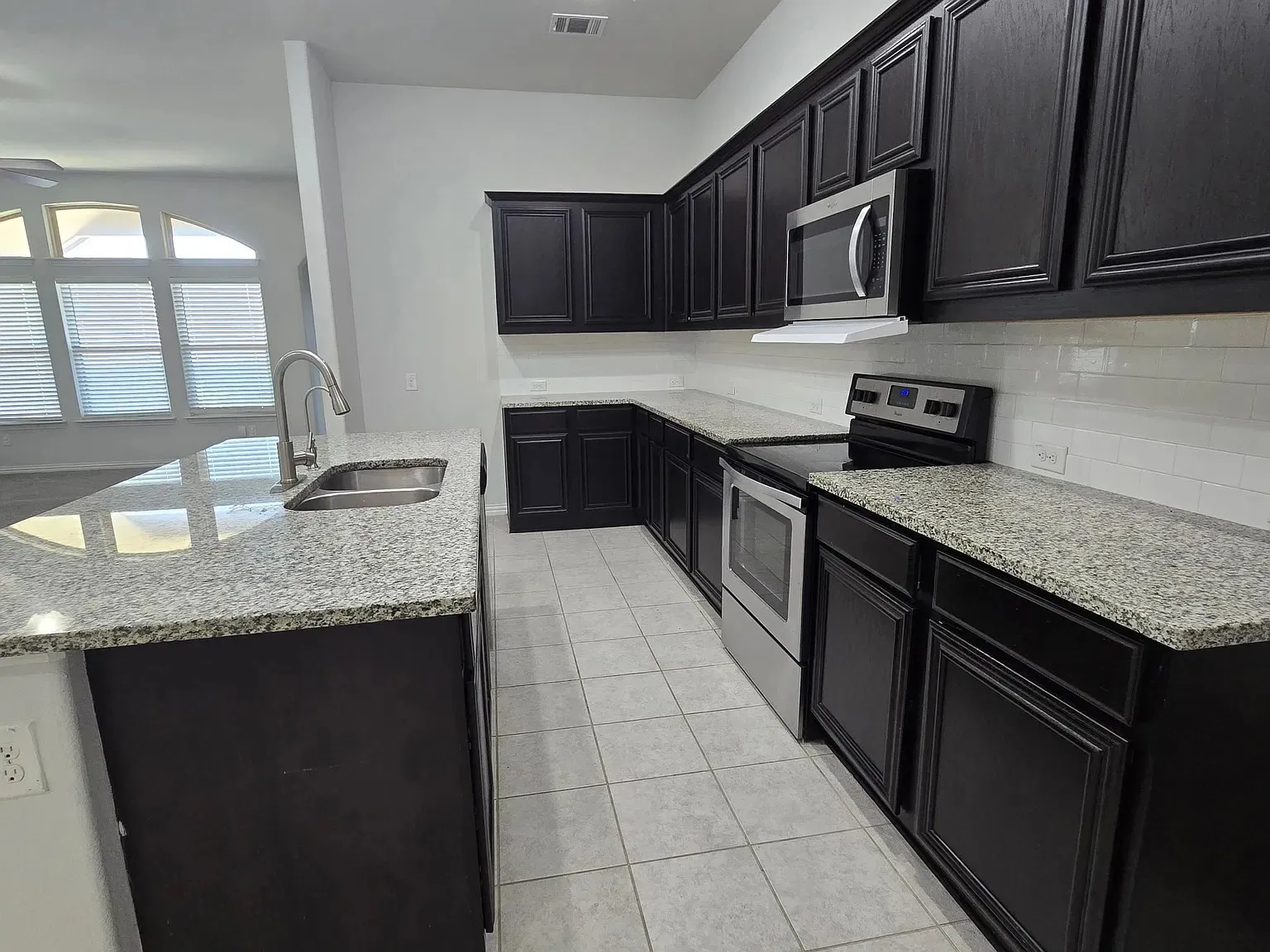 Single Family Residence For Rent in Tarrant County , 600 Windy Knoll Road, Fort Worth, Texas 76028, 5 Bedroom, 3 Bathroom, 2 Garage spaces, 2,215 Sqft, built in 2018, mls#21405873, Real Estate Agent in Fort Worth, Homes For Rent in Tarrant county, Homes For Rent in Fort Worth, Realtor in Fort Worth Texas, Real Estate Brokerage Independent Realty Texas, Luminita Cordes Realtor