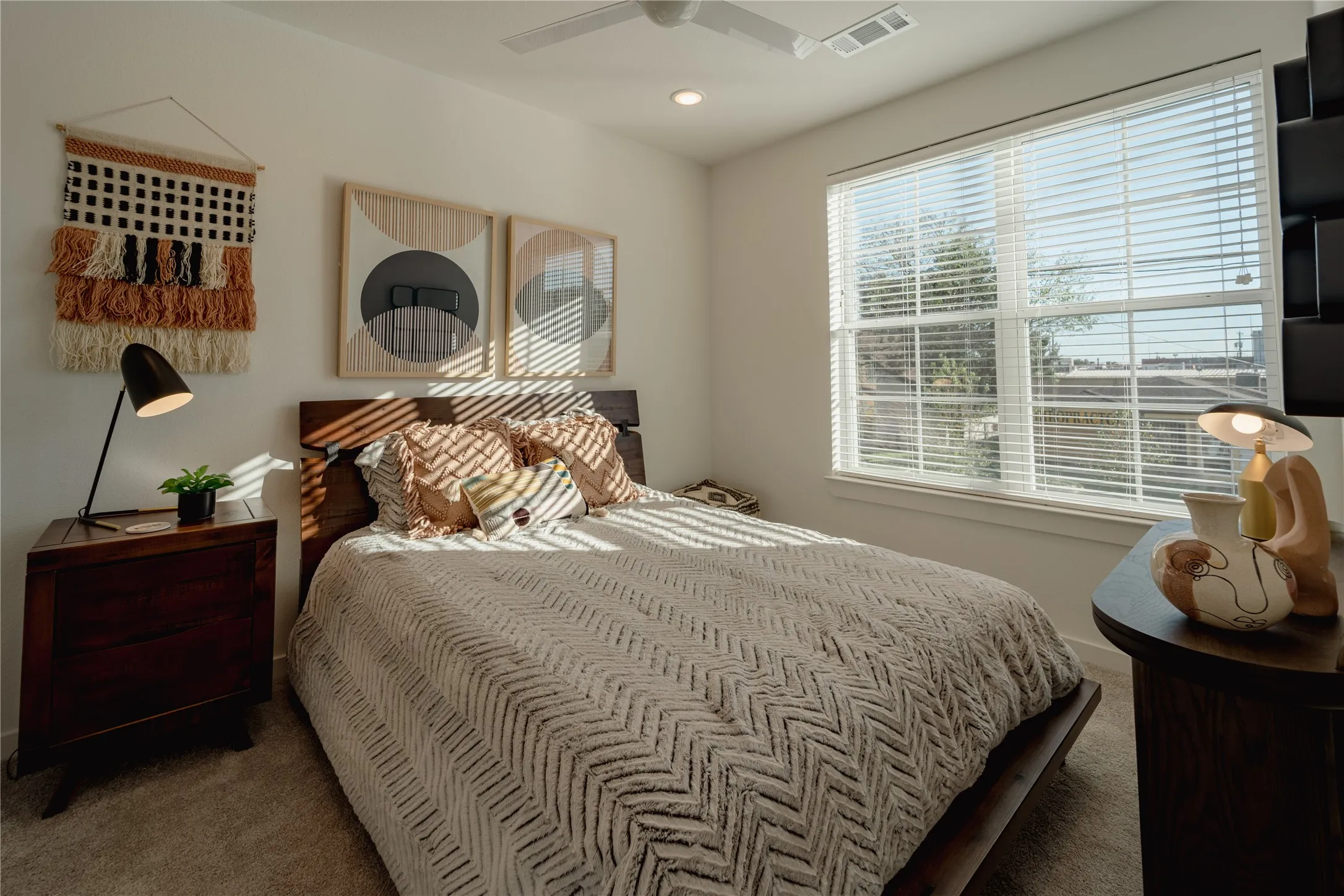 Apartment For Rent in Dallas County , 105 S Bishop Avenue 227-1319, Dallas, Texas 75208, 1 Bedroom, 1 Bathroom, 1 Garage spaces, 725 Sqft, built in 2022, mls#21405885, Real Estate Agent in Dallas, Homes For Rent in Dallas county, Homes For Rent in Dallas, Realtor in Dallas Texas, Real Estate Brokerage Independent Realty Texas, Luminita Cordes Realtor