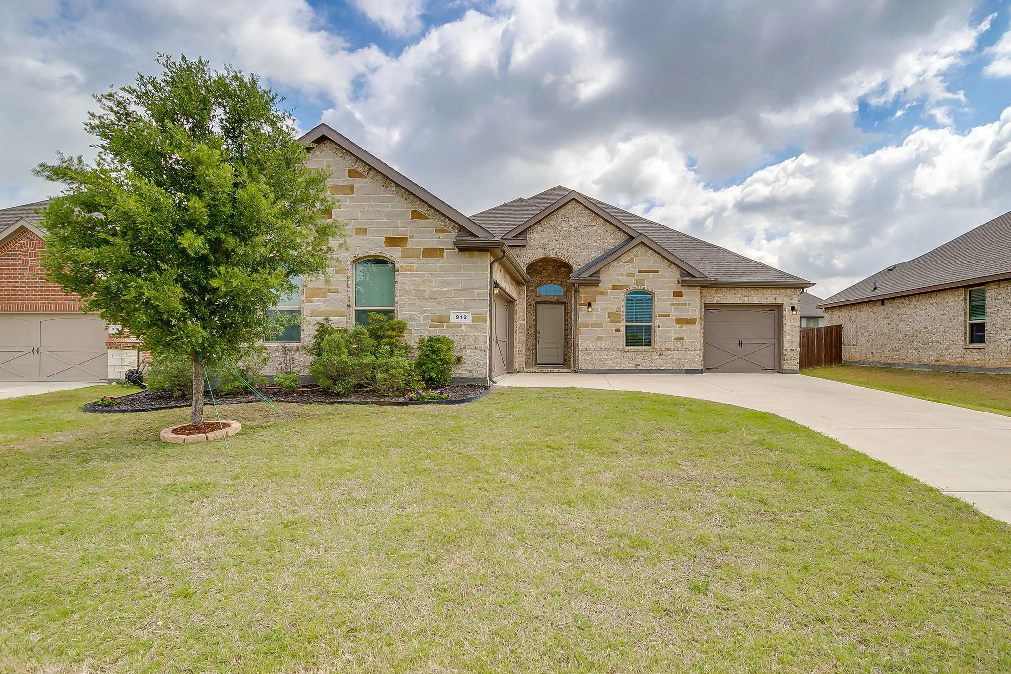 Single Family Residence For Sale in Johnson County , 912 Bailey Lane, Mansfield, Texas 76063, 4 Bedroom, 2 Bathroom, 3 Garage spaces, 2,270 Sqft, built in 2021, mls#21405214, Real Estate Agent in Mansfield, Homes For Sale in Johnson county, Homes For Sale in Mansfield, Realtor in Mansfield Texas, Real Estate Brokerage Independent Realty Texas, Luminita Cordes Realtor