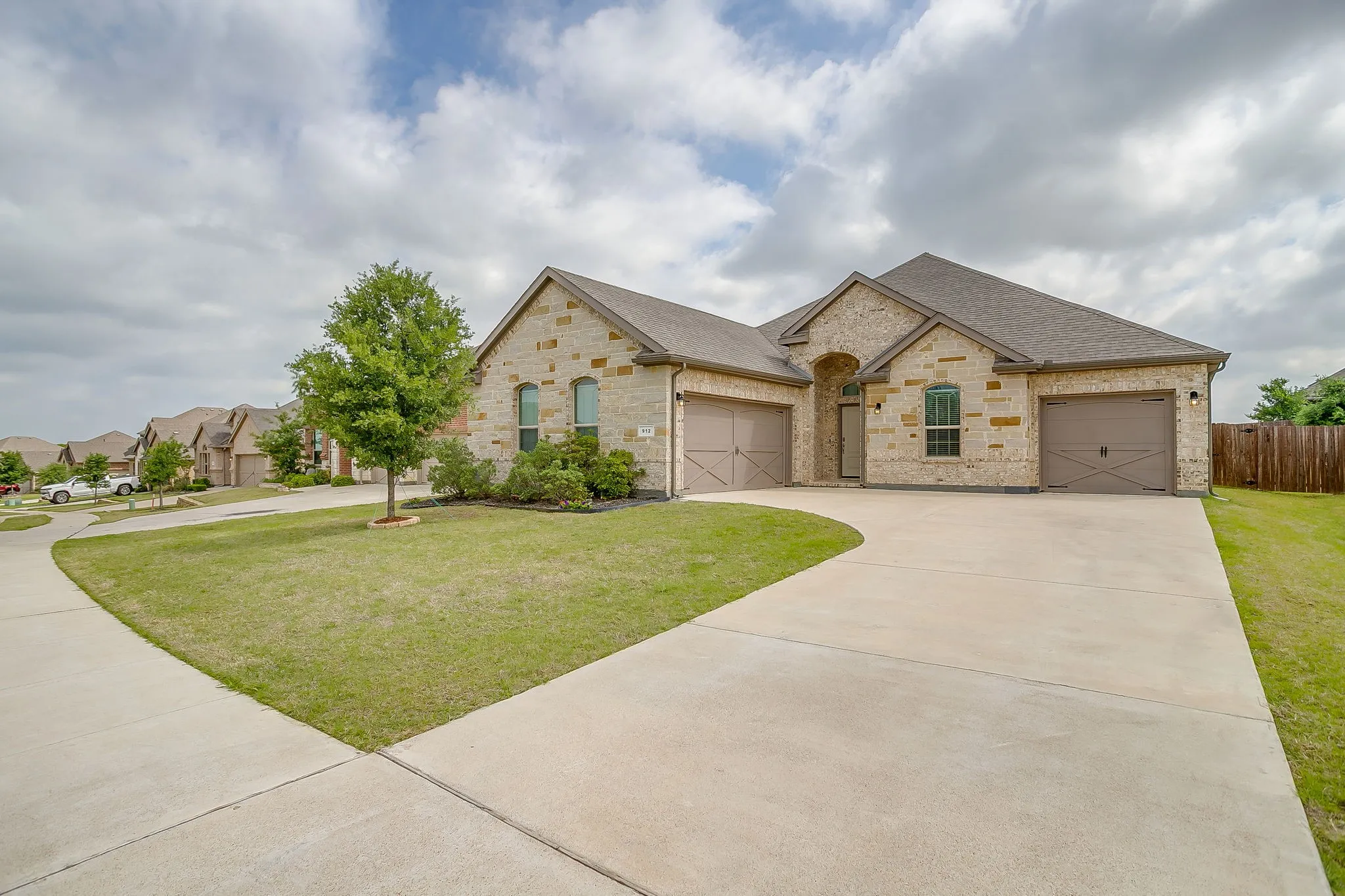 Single Family Residence For Sale in Johnson County , 912 Bailey Lane, Mansfield, Texas 76063, 4 Bedroom, 2 Bathroom, 3 Garage spaces, 2,270 Sqft, built in 2021, mls#21405214, Real Estate Agent in Mansfield, Homes For Sale in Johnson county, Homes For Sale in Mansfield, Realtor in Mansfield Texas, Real Estate Brokerage Independent Realty Texas, Luminita Cordes Realtor