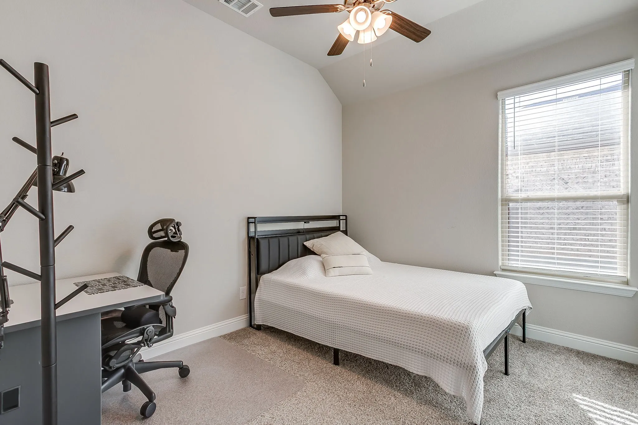 Single Family Residence For Sale in Johnson County , 912 Bailey Lane, Mansfield, Texas 76063, 4 Bedroom, 2 Bathroom, 3 Garage spaces, 2,270 Sqft, built in 2021, mls#21405214, Real Estate Agent in Mansfield, Homes For Sale in Johnson county, Homes For Sale in Mansfield, Realtor in Mansfield Texas, Real Estate Brokerage Independent Realty Texas, Luminita Cordes Realtor