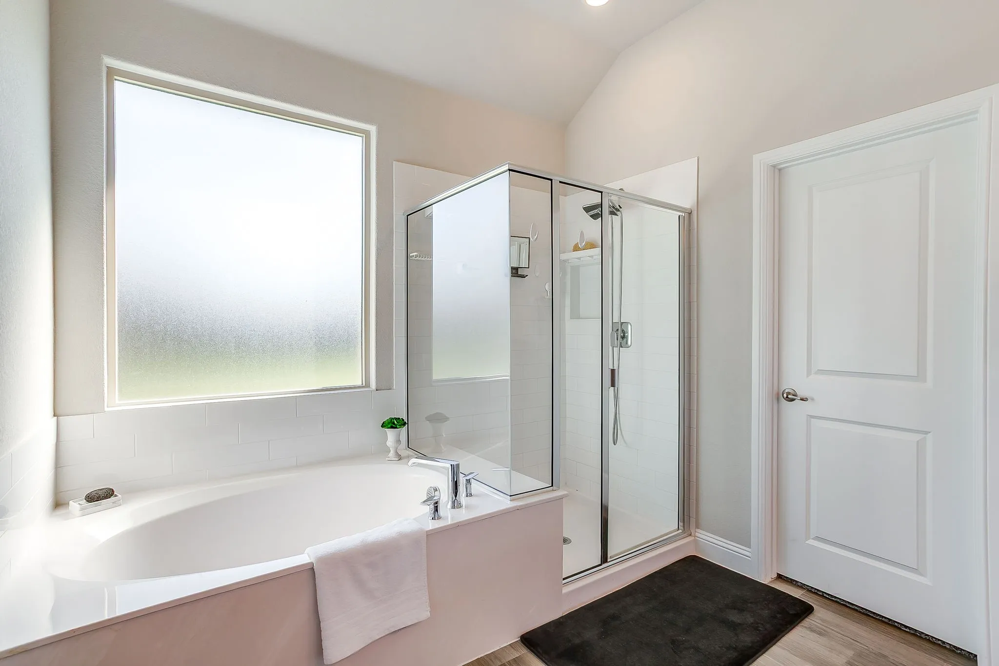 Single Family Residence For Sale in Johnson County , 912 Bailey Lane, Mansfield, Texas 76063, 4 Bedroom, 2 Bathroom, 3 Garage spaces, 2,270 Sqft, built in 2021, mls#21405214, Real Estate Agent in Mansfield, Homes For Sale in Johnson county, Homes For Sale in Mansfield, Realtor in Mansfield Texas, Real Estate Brokerage Independent Realty Texas, Luminita Cordes Realtor