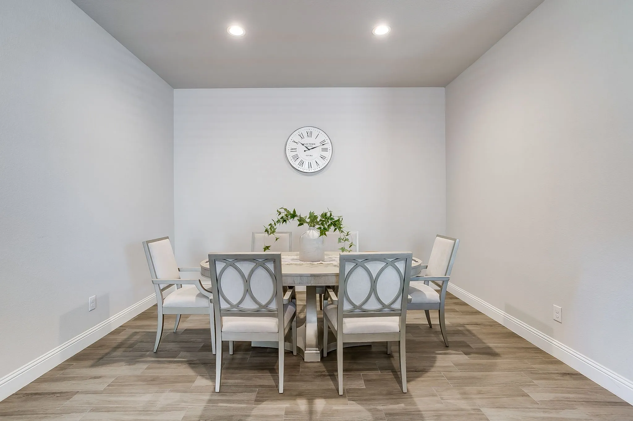 Single Family Residence For Sale in Johnson County , 912 Bailey Lane, Mansfield, Texas 76063, 4 Bedroom, 2 Bathroom, 3 Garage spaces, 2,270 Sqft, built in 2021, mls#21405214, Real Estate Agent in Mansfield, Homes For Sale in Johnson county, Homes For Sale in Mansfield, Realtor in Mansfield Texas, Real Estate Brokerage Independent Realty Texas, Luminita Cordes Realtor