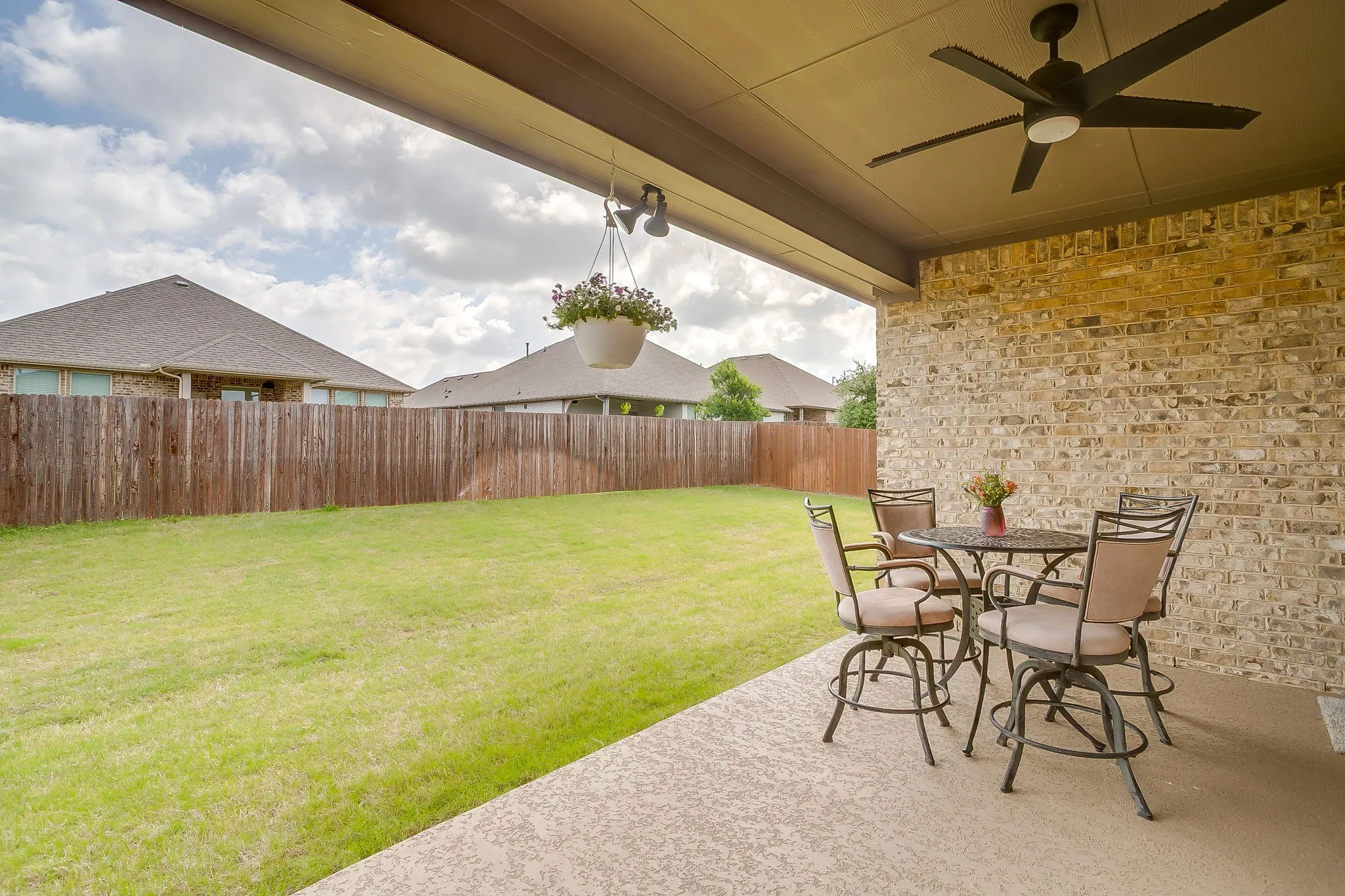 Single Family Residence For Sale in Johnson County , 912 Bailey Lane, Mansfield, Texas 76063, 4 Bedroom, 2 Bathroom, 3 Garage spaces, 2,270 Sqft, built in 2021, mls#21405214, Real Estate Agent in Mansfield, Homes For Sale in Johnson county, Homes For Sale in Mansfield, Realtor in Mansfield Texas, Real Estate Brokerage Independent Realty Texas, Luminita Cordes Realtor
