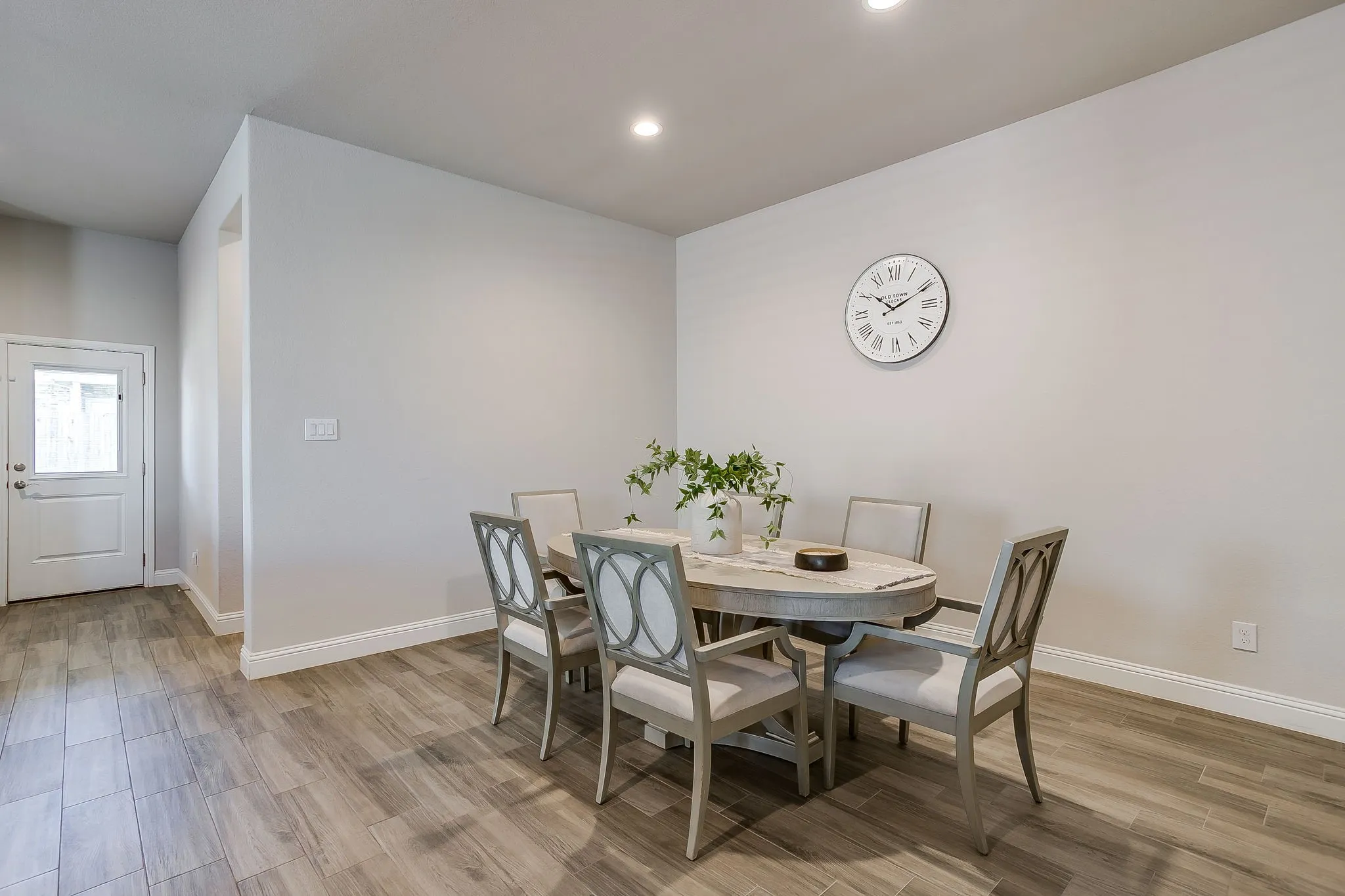 Single Family Residence For Sale in Johnson County , 912 Bailey Lane, Mansfield, Texas 76063, 4 Bedroom, 2 Bathroom, 3 Garage spaces, 2,270 Sqft, built in 2021, mls#21405214, Real Estate Agent in Mansfield, Homes For Sale in Johnson county, Homes For Sale in Mansfield, Realtor in Mansfield Texas, Real Estate Brokerage Independent Realty Texas, Luminita Cordes Realtor