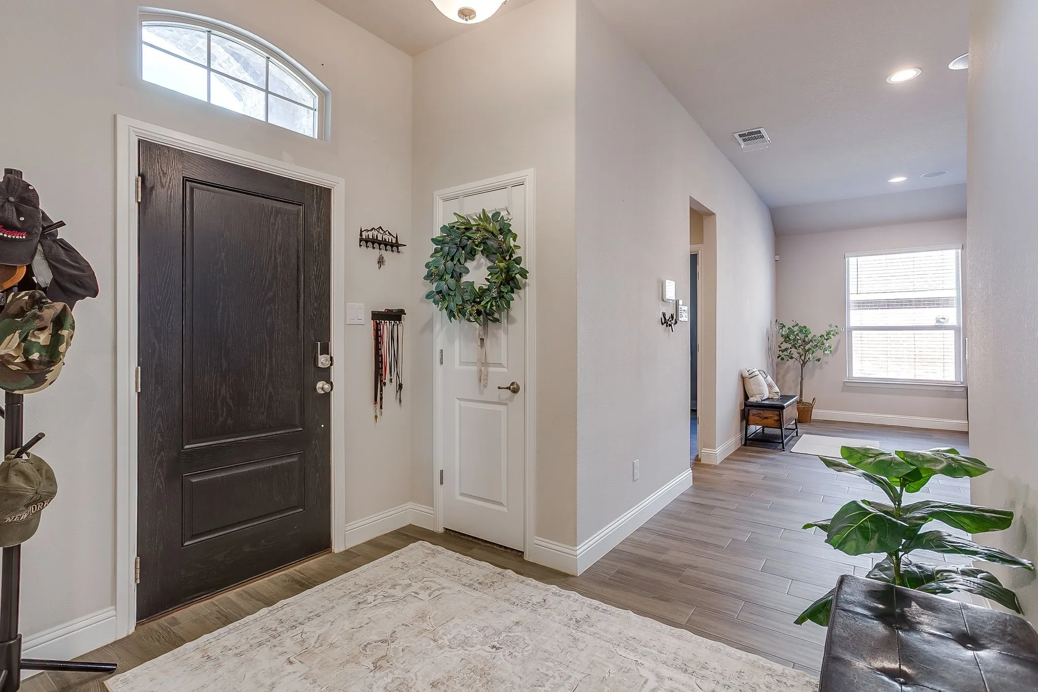 Single Family Residence For Sale in Johnson County , 912 Bailey Lane, Mansfield, Texas 76063, 4 Bedroom, 2 Bathroom, 3 Garage spaces, 2,270 Sqft, built in 2021, mls#21405214, Real Estate Agent in Mansfield, Homes For Sale in Johnson county, Homes For Sale in Mansfield, Realtor in Mansfield Texas, Real Estate Brokerage Independent Realty Texas, Luminita Cordes Realtor