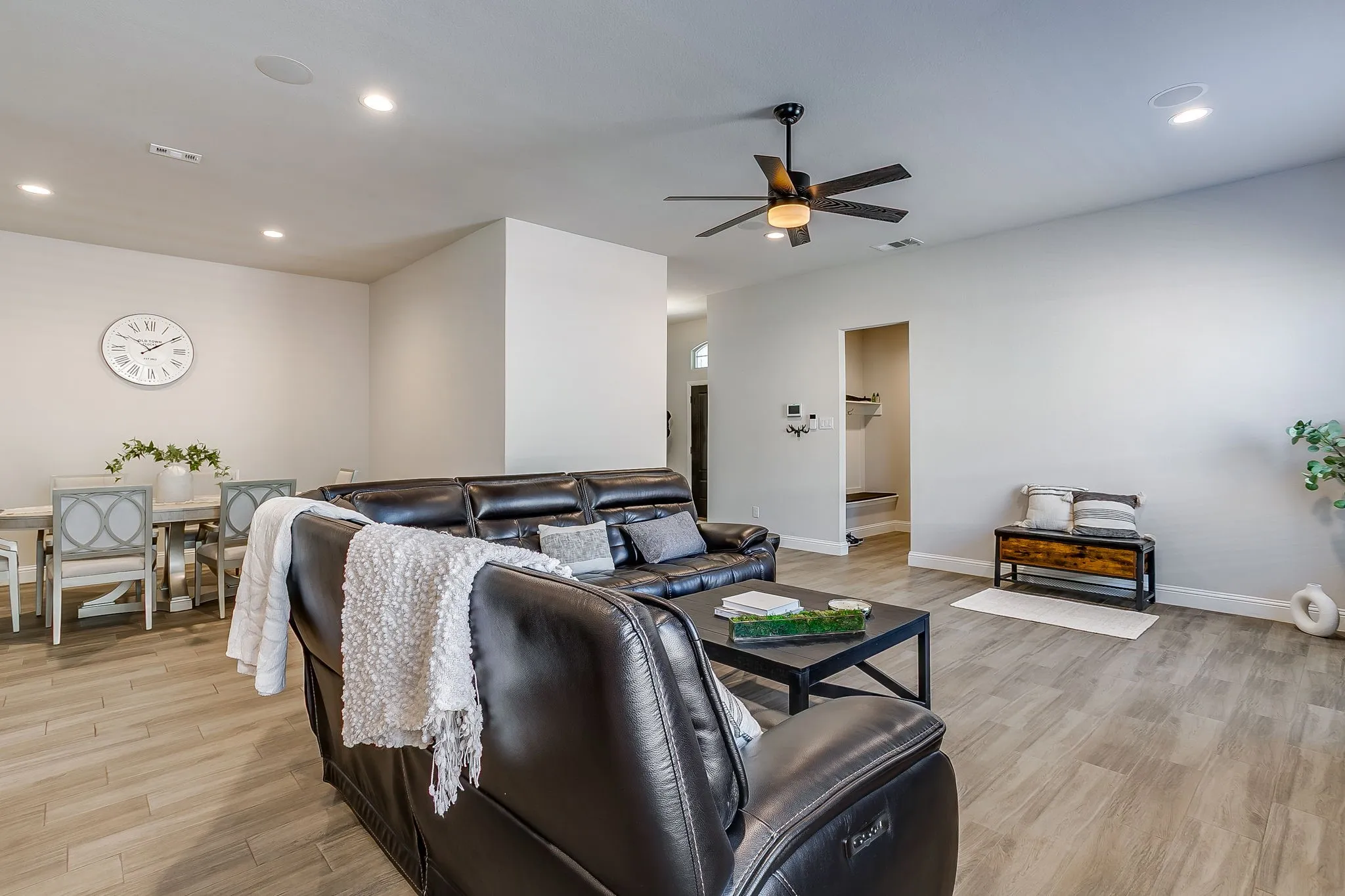 Single Family Residence For Sale in Johnson County , 912 Bailey Lane, Mansfield, Texas 76063, 4 Bedroom, 2 Bathroom, 3 Garage spaces, 2,270 Sqft, built in 2021, mls#21405214, Real Estate Agent in Mansfield, Homes For Sale in Johnson county, Homes For Sale in Mansfield, Realtor in Mansfield Texas, Real Estate Brokerage Independent Realty Texas, Luminita Cordes Realtor